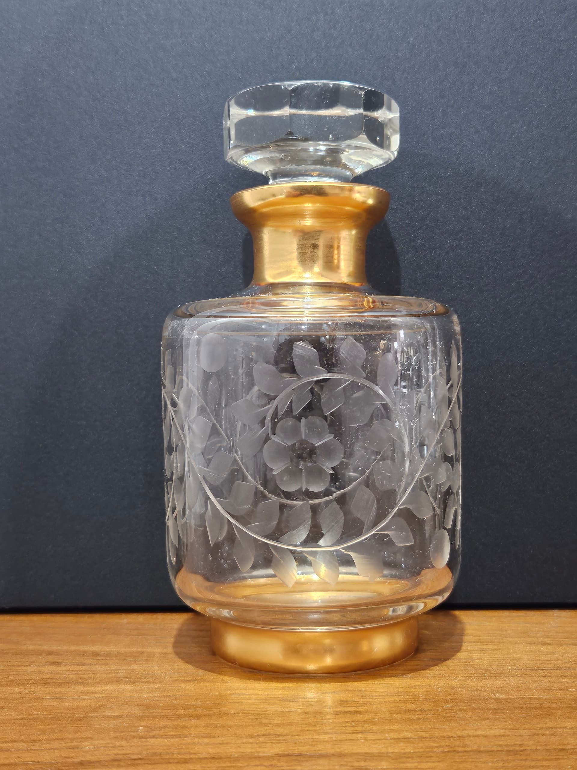 Decanter, clear crystal, gilded, Baccarat, France, early 20th century - 366829