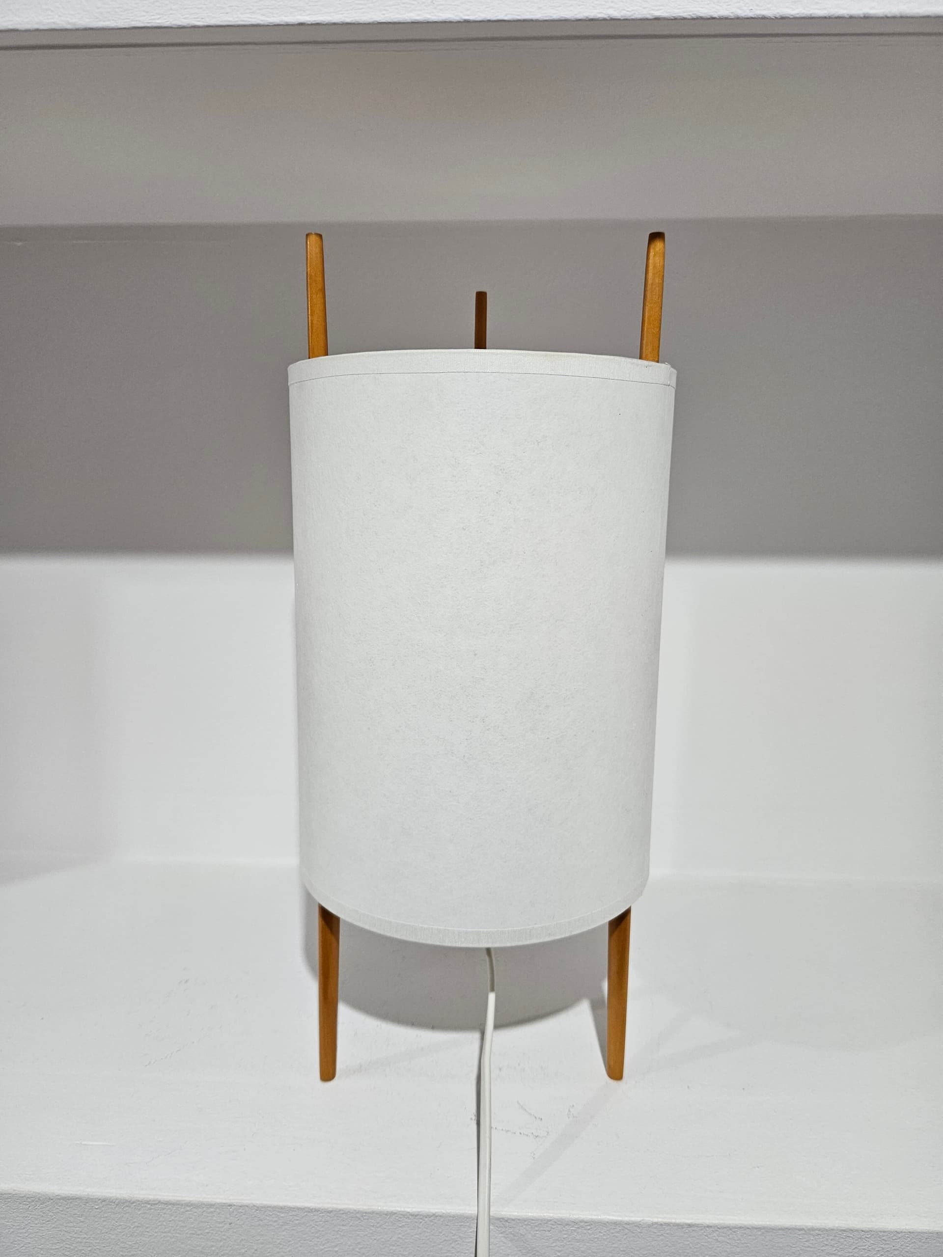 Table lamp No 9, white paper, brown wood, by I. Noguchi, Knoll, USA, 1970s. - 366849