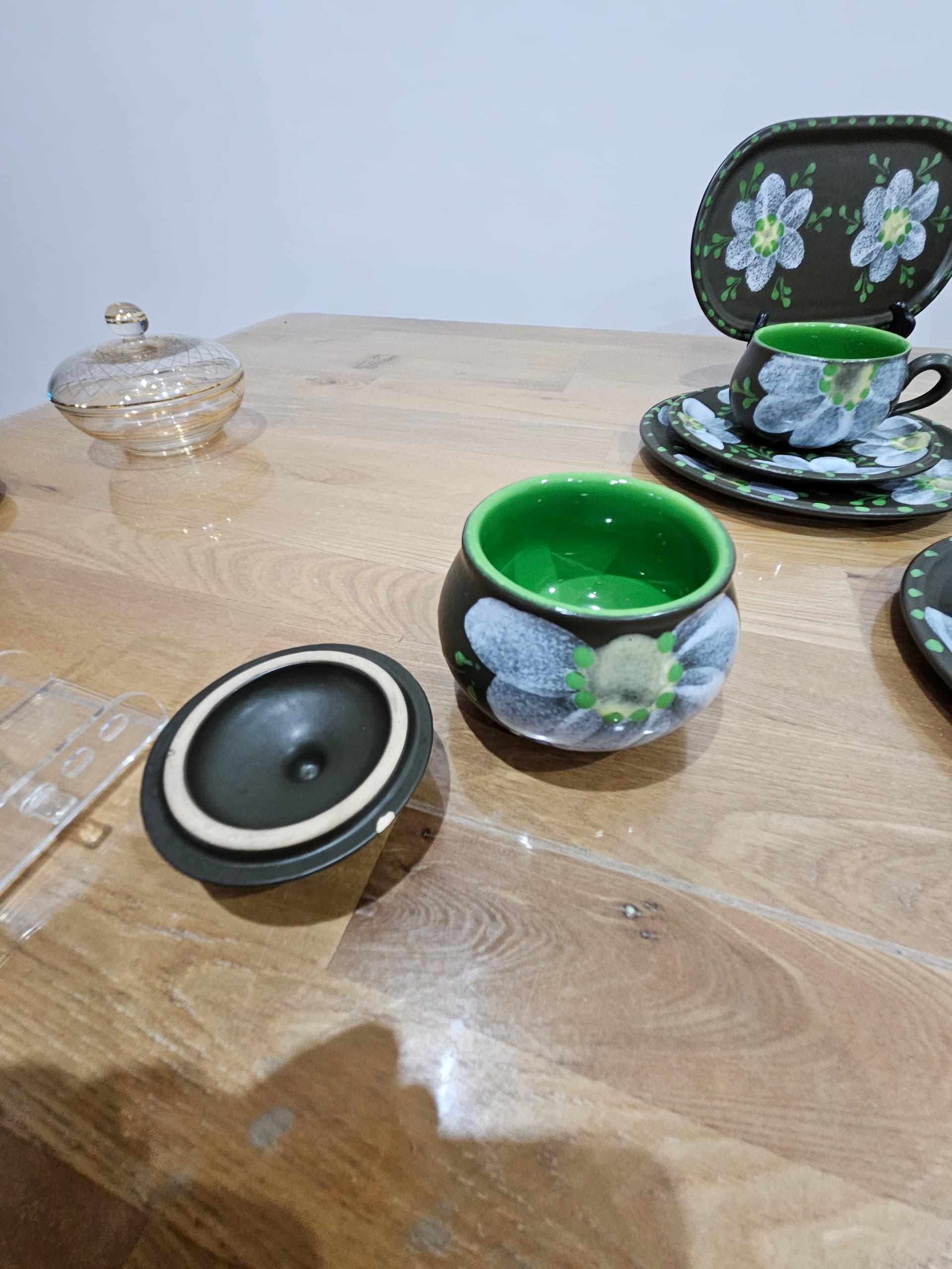 Twenty-two piece coffee and tea set, black white grey green ceramic, Argentina, 1980s. - 366877