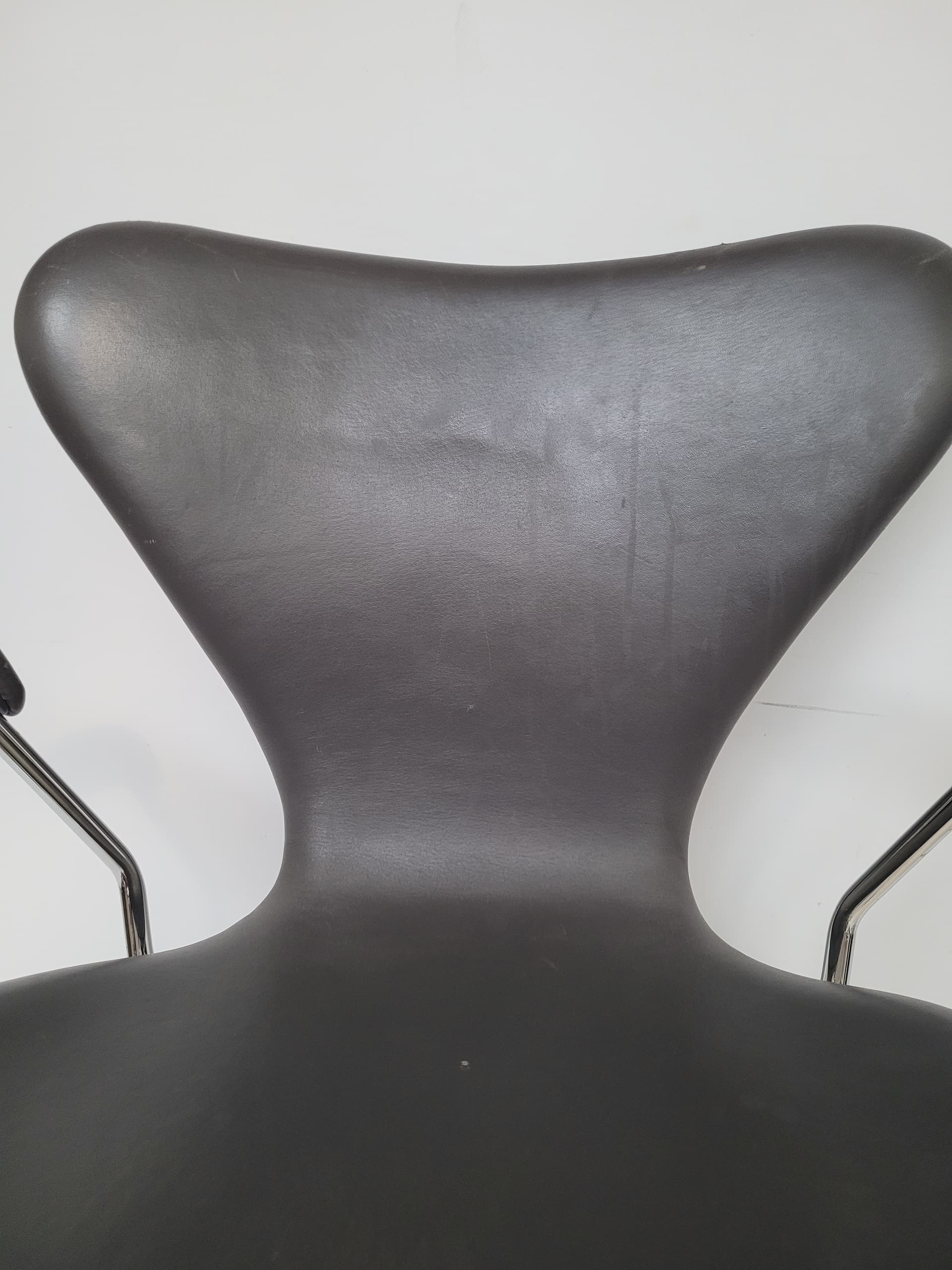 Swivel Armchair Model 3217, black leather, chromed steel, by A. Jacobsen, Denmark, 1990s. - 366925