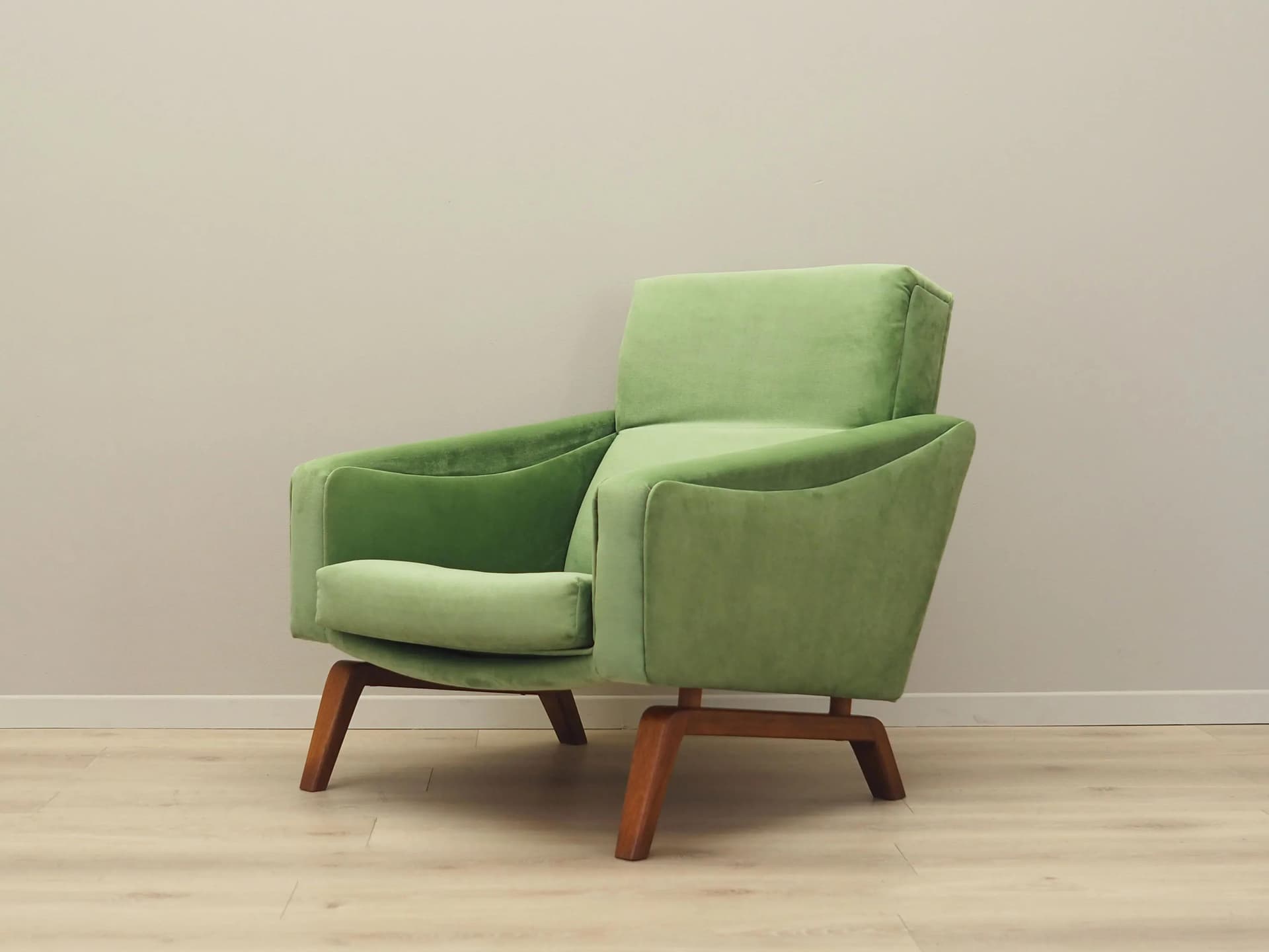 Armchair, green velvet, walnut, Denmark, 1970s. - 26869