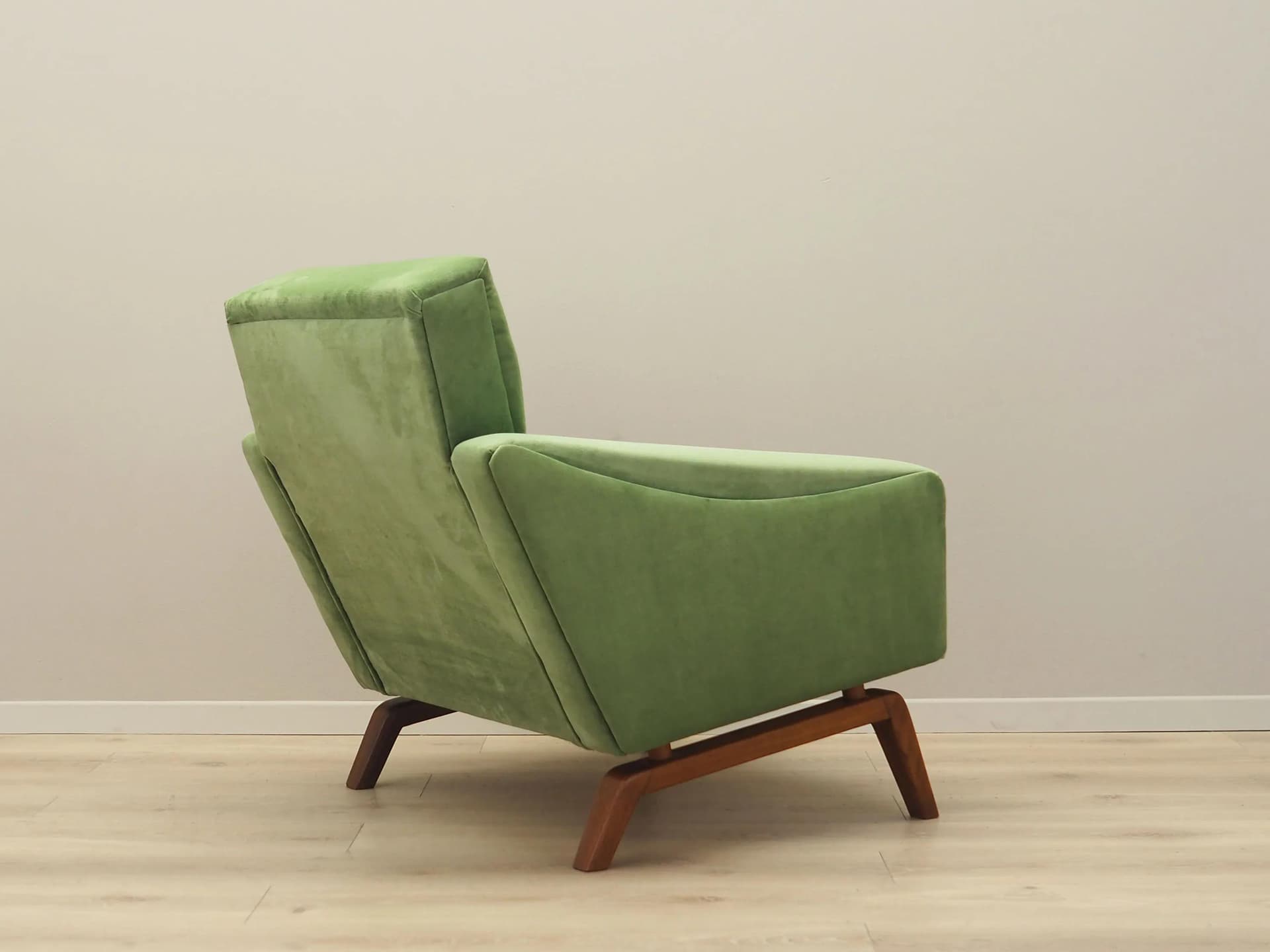 Armchair, green velvet, walnut, Denmark, 1970s. - 26872