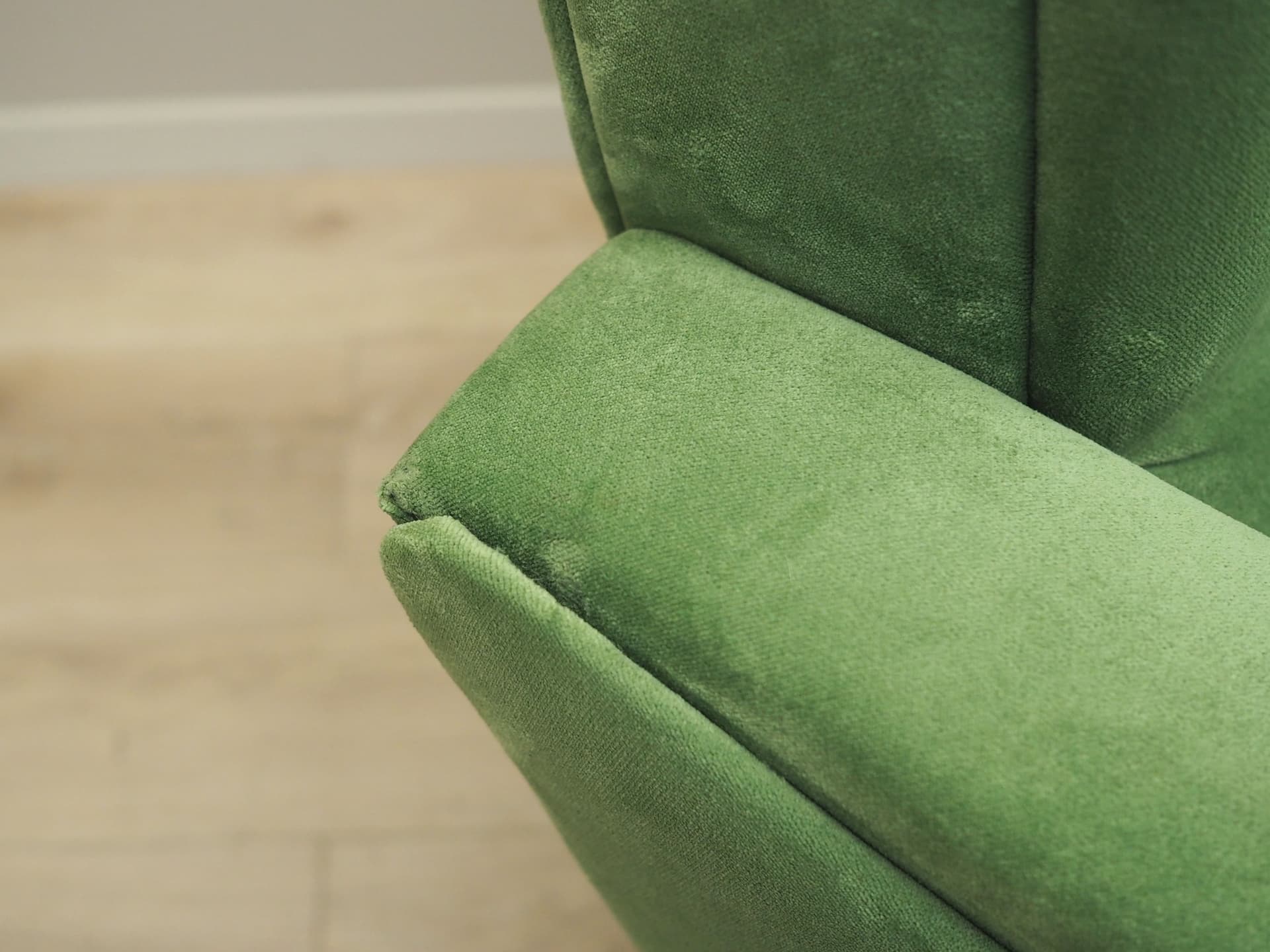 Armchair, green velvet, walnut, Denmark, 1970s. - 66186