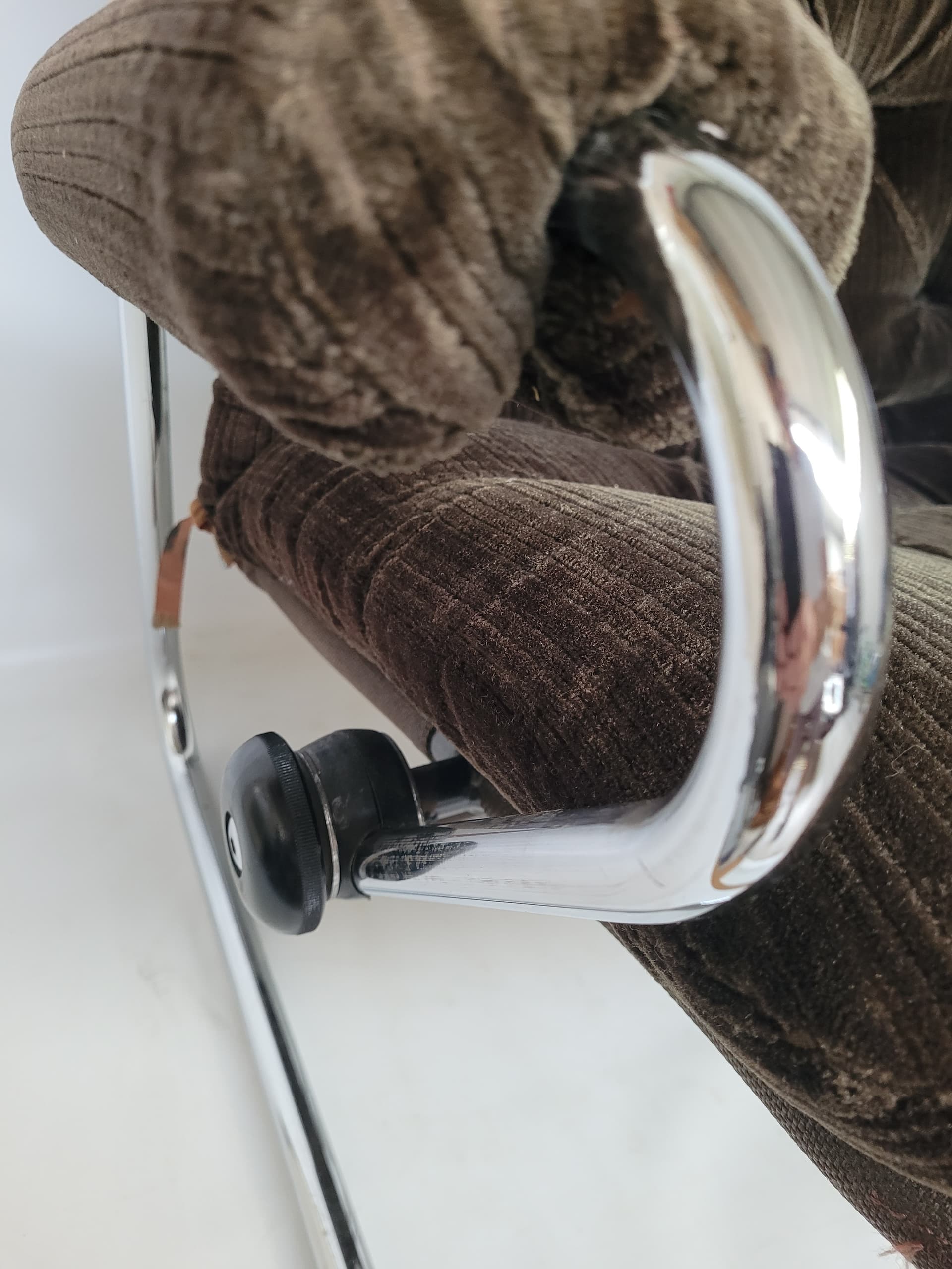 Fotel z podnóżkiem Stressless, aksamit brązowy, stal polerowana, Ekornes, Norwegia, lata 60. - 366975