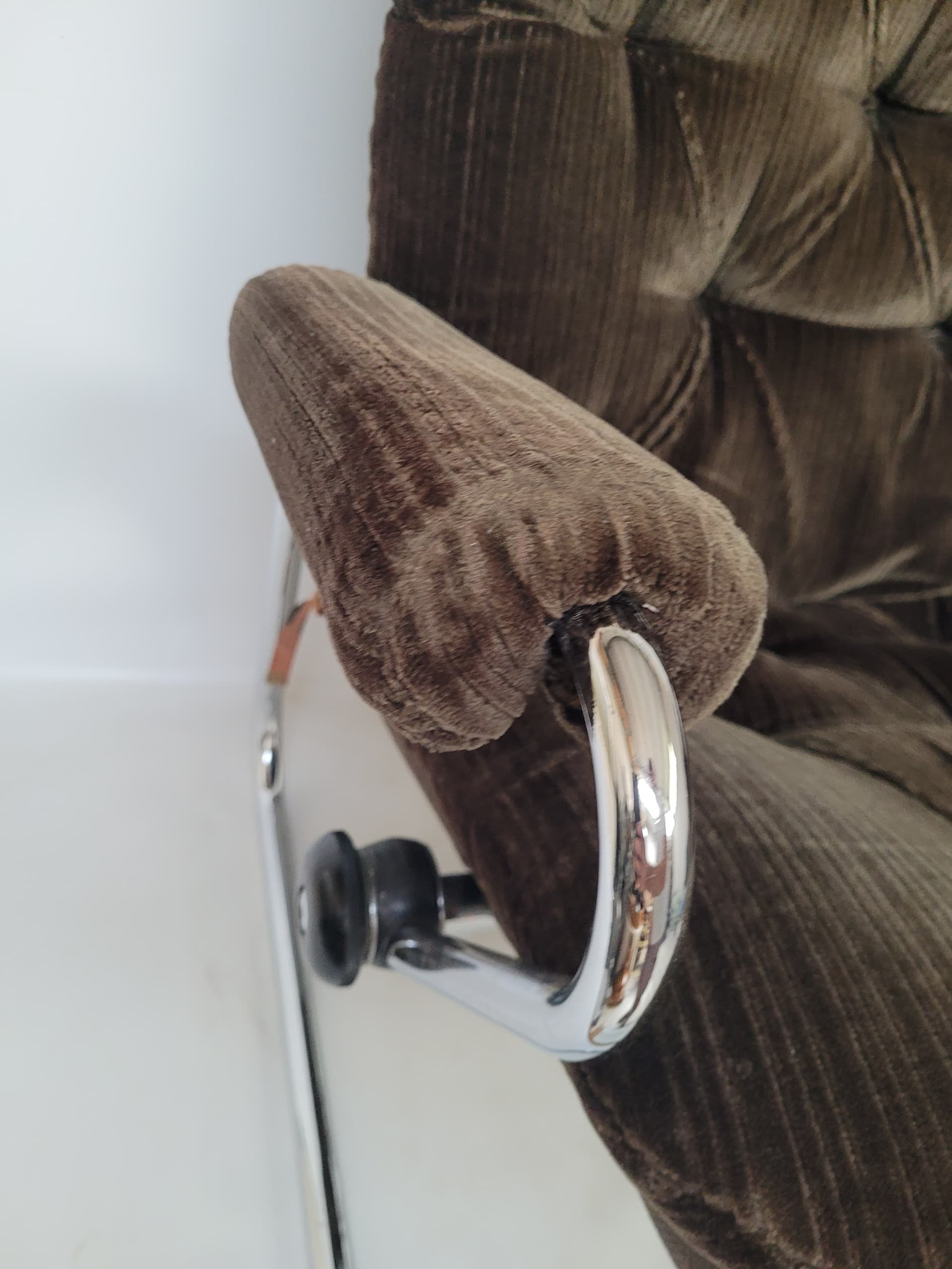 Fotel z podnóżkiem Stressless, aksamit brązowy, stal polerowana, Ekornes, Norwegia, lata 60. - 366978