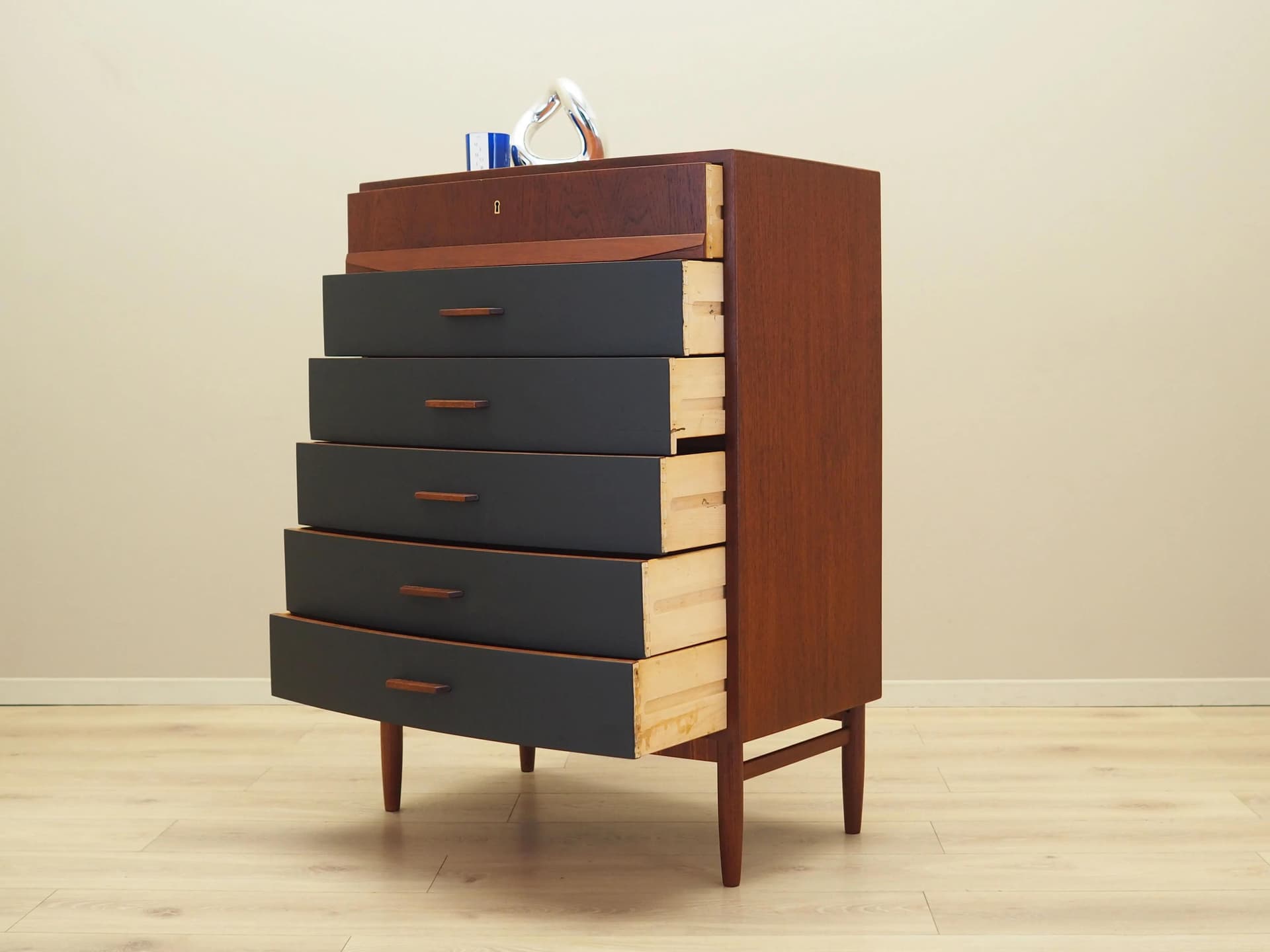 Komoda, mid-century modern, teak brązowy, fronty czarne, Dania, lata 70. - 26861