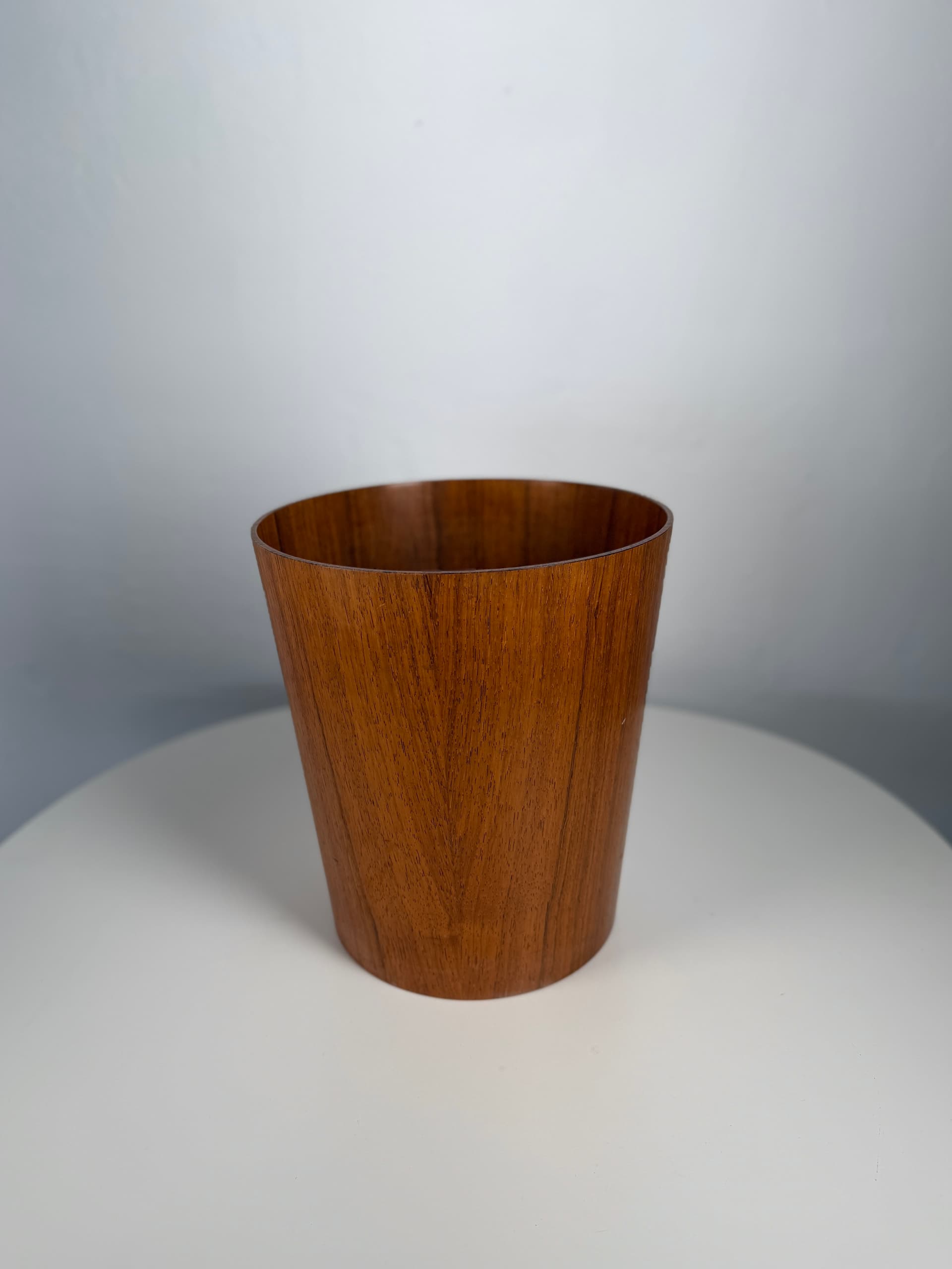 Wastepaper basket, brown teak, by M. Åberg, Servex, Sweden, 1960s. - 367189
