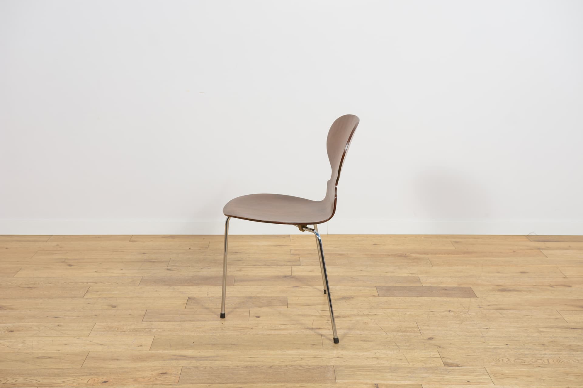 Set of four chairs Ant 3101, teak plywood brown, chromed steel silver, by A. Jacobsen, Fritz Hansen, Denmark, 1970s. - 367585