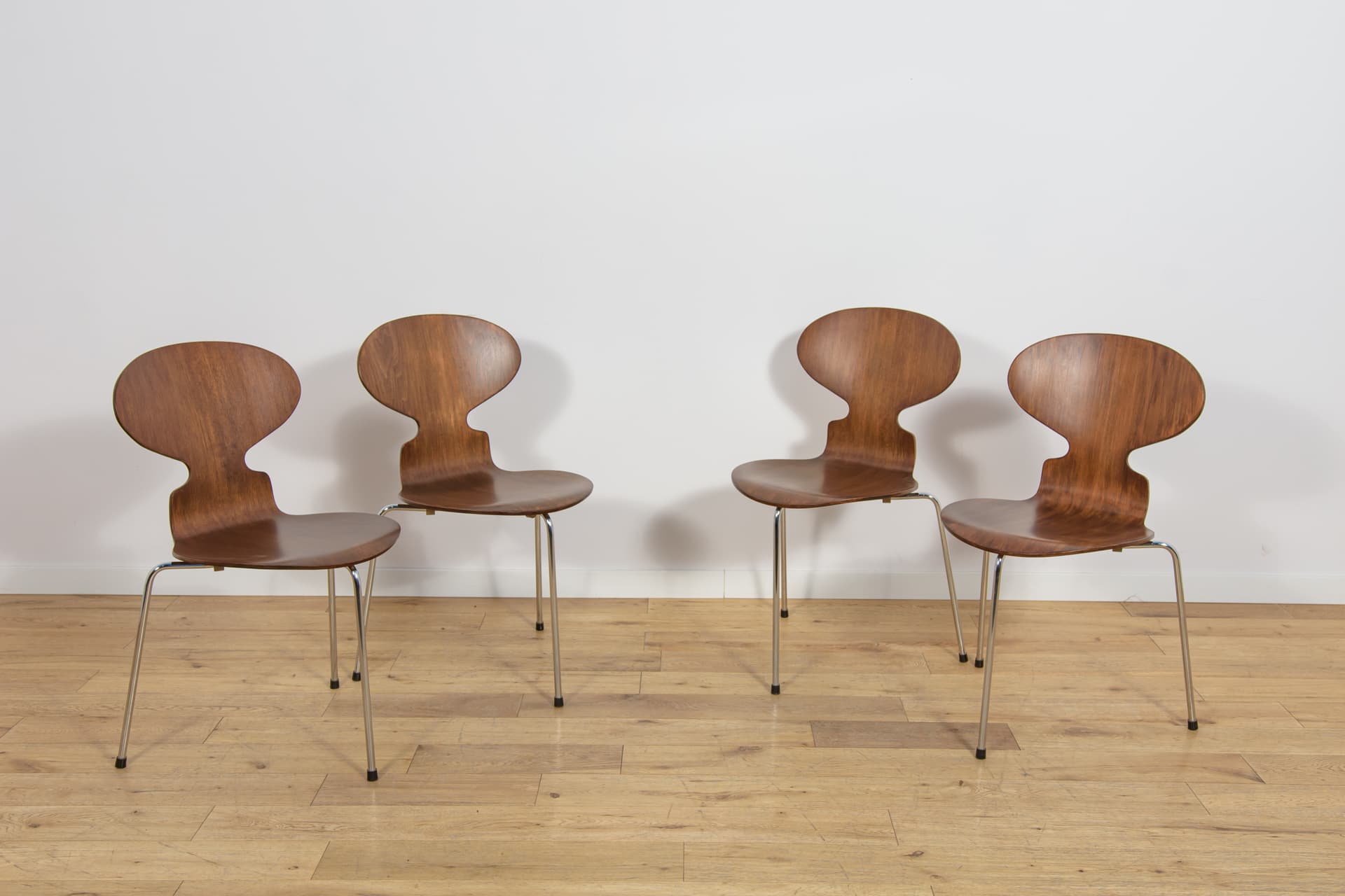 Set of four chairs Ant 3101, teak plywood brown, chromed steel silver, by A. Jacobsen, Fritz Hansen, Denmark, 1970s. - 367580