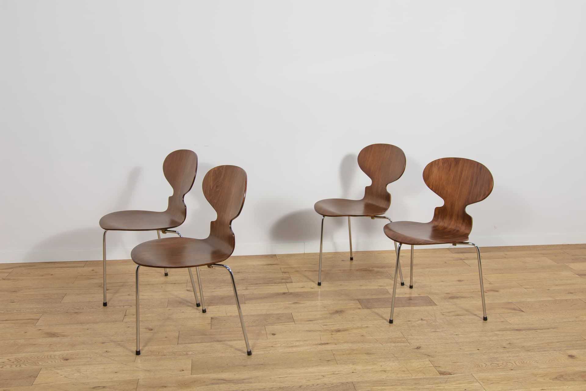 Set of four chairs Ant 3101, teak plywood brown, chromed steel silver, by A. Jacobsen, Fritz Hansen, Denmark, 1970s. - 367581