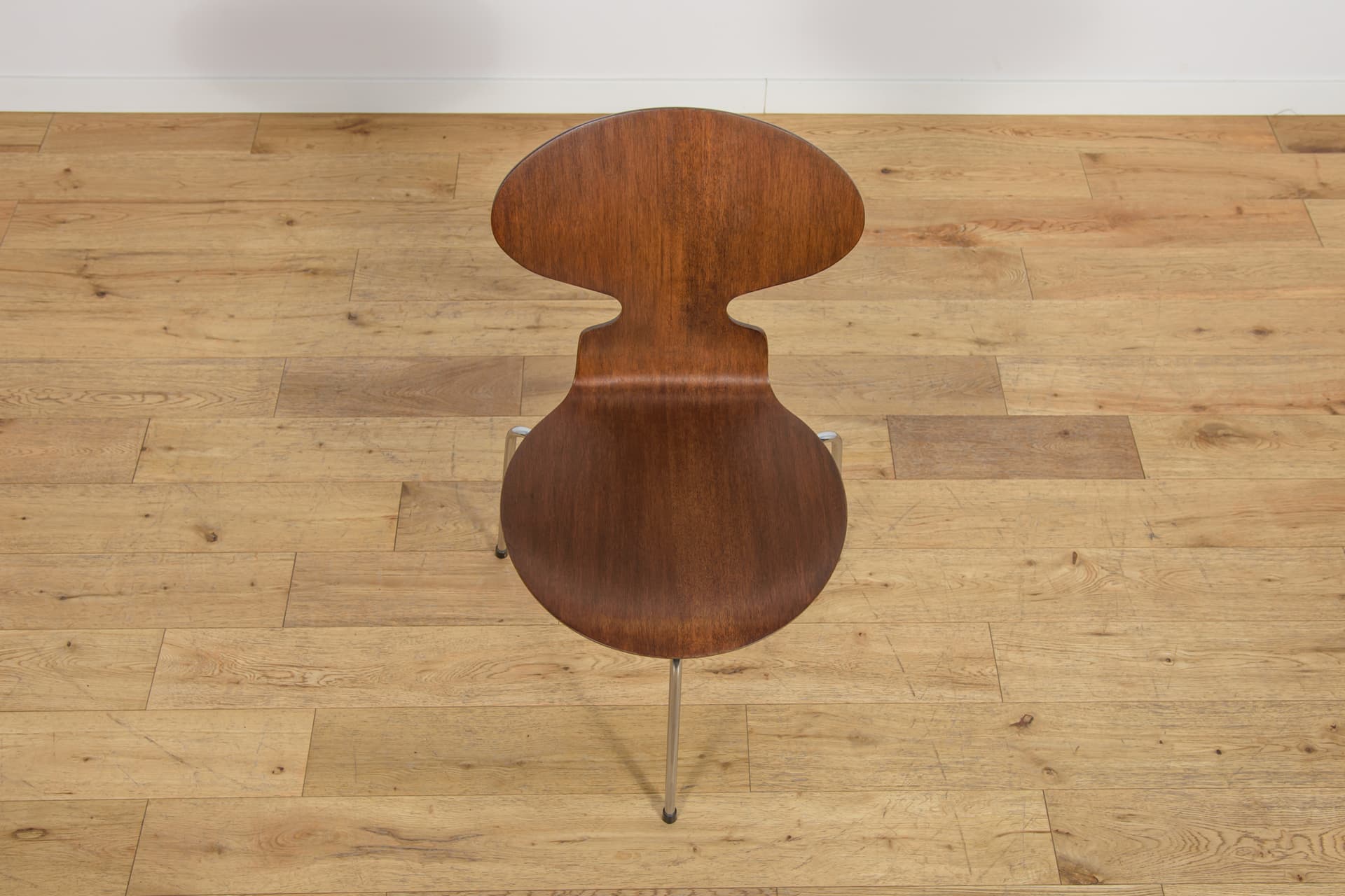 Set of four chairs Ant 3101, teak plywood brown, chromed steel silver, by A. Jacobsen, Fritz Hansen, Denmark, 1970s. - 367583