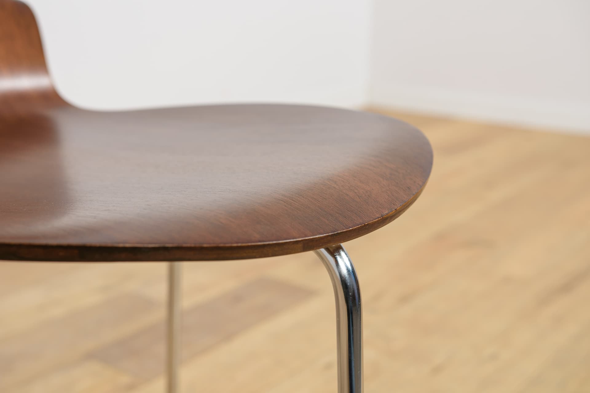 Set of six chairs Ant 3101, teak plywood brown, chrome steel silver, by A. Jacobsen, for Fritz Hansen, Denmark, 1970s. - 367652