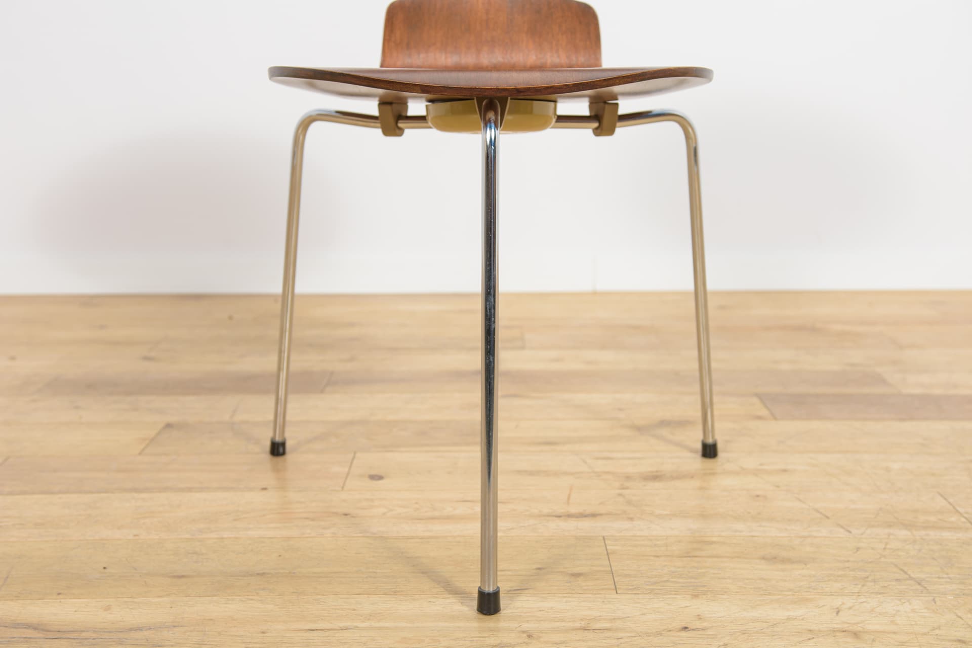Set of six chairs Ant 3101, teak plywood brown, chrome steel silver, by A. Jacobsen, for Fritz Hansen, Denmark, 1970s. - 367651