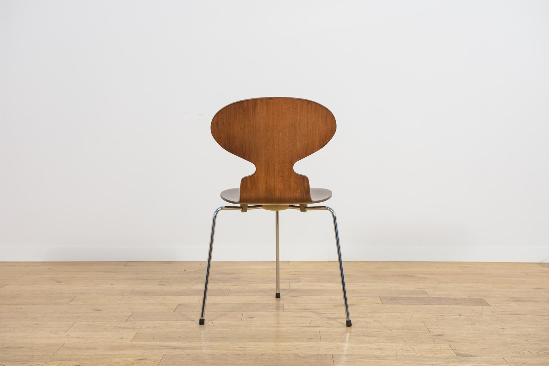Set of six chairs Ant 3101, teak plywood brown, chrome steel silver, by A. Jacobsen, for Fritz Hansen, Denmark, 1970s. - 367650