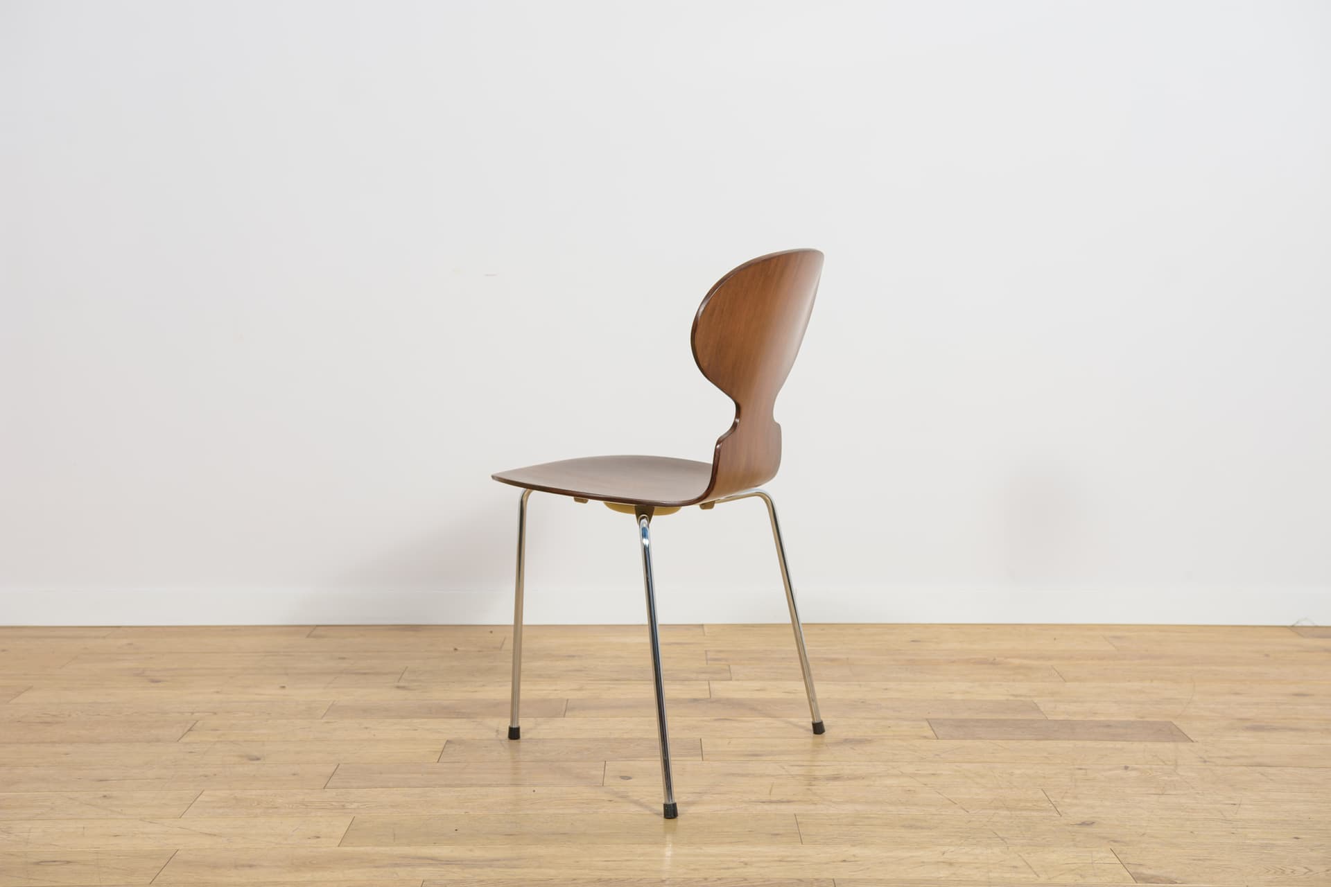 Set of six chairs Ant 3101, teak plywood brown, chrome steel silver, by A. Jacobsen, for Fritz Hansen, Denmark, 1970s. - 367649
