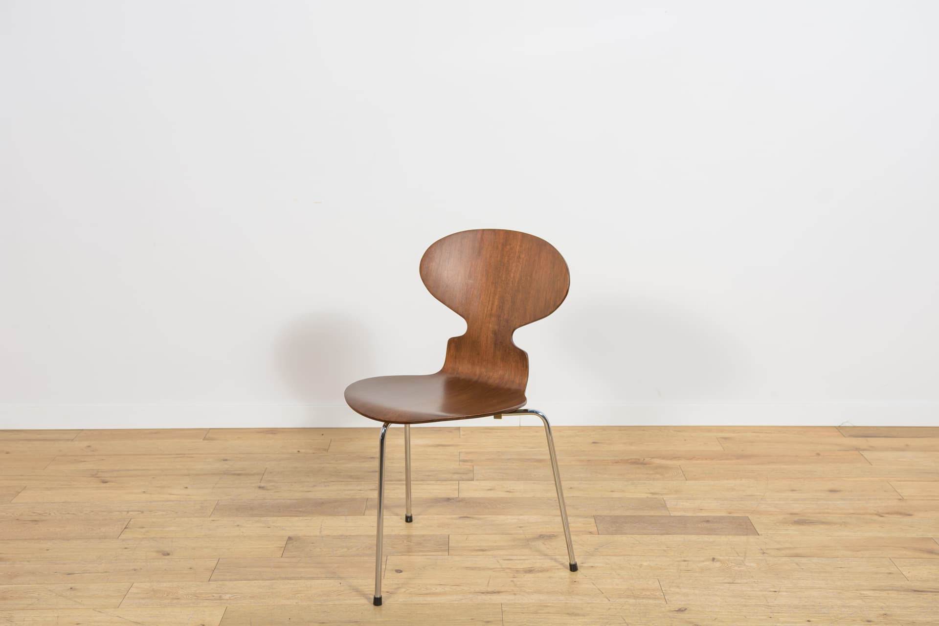 Set of six chairs Ant 3101, teak plywood brown, chrome steel silver, by A. Jacobsen, for Fritz Hansen, Denmark, 1970s. - 367647