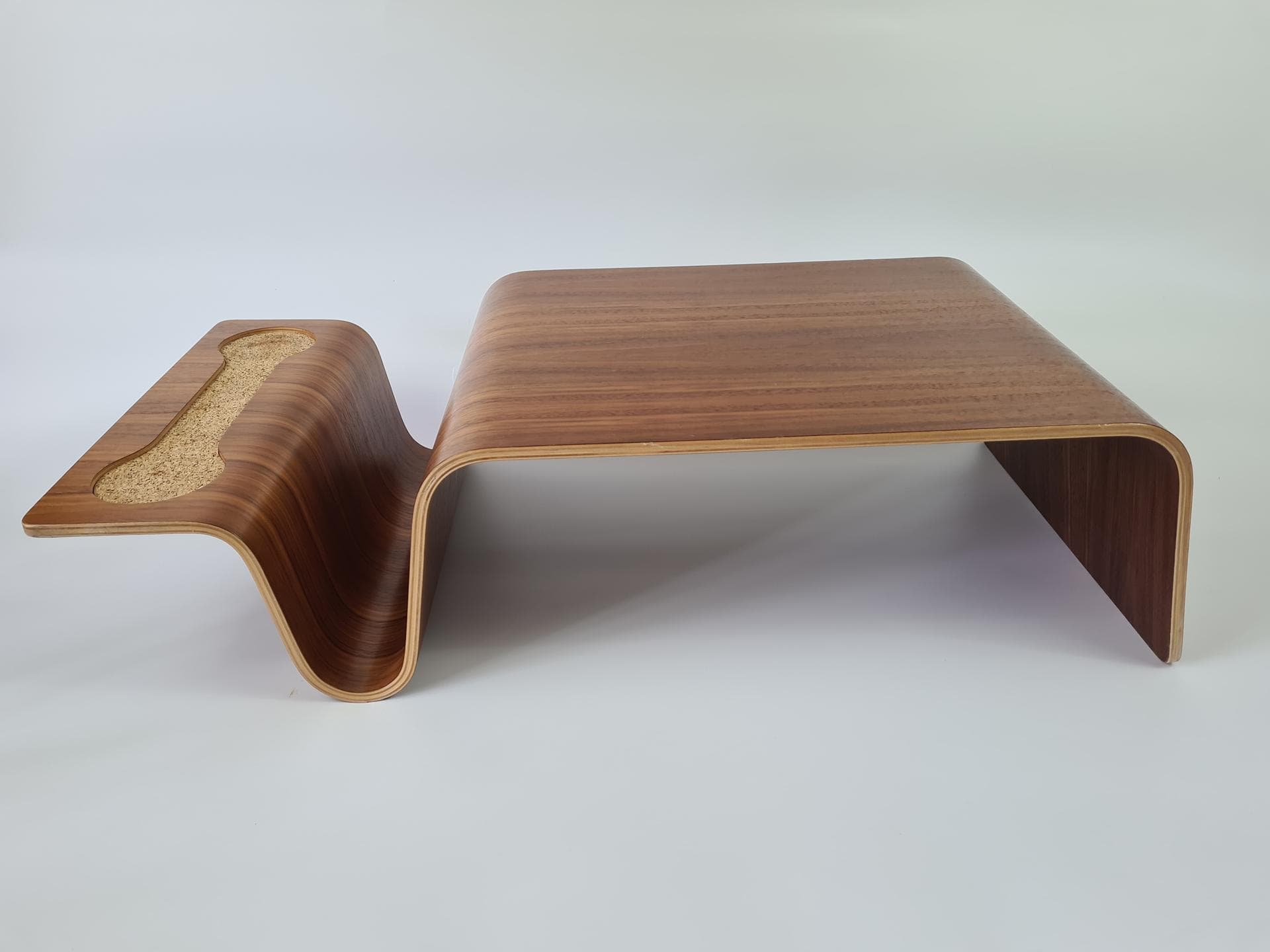 Stolik boczny Overlap Tray, sklejka orzech włoski, proj. E. Pfeiffer, Stany Zjednoczone, - 367749