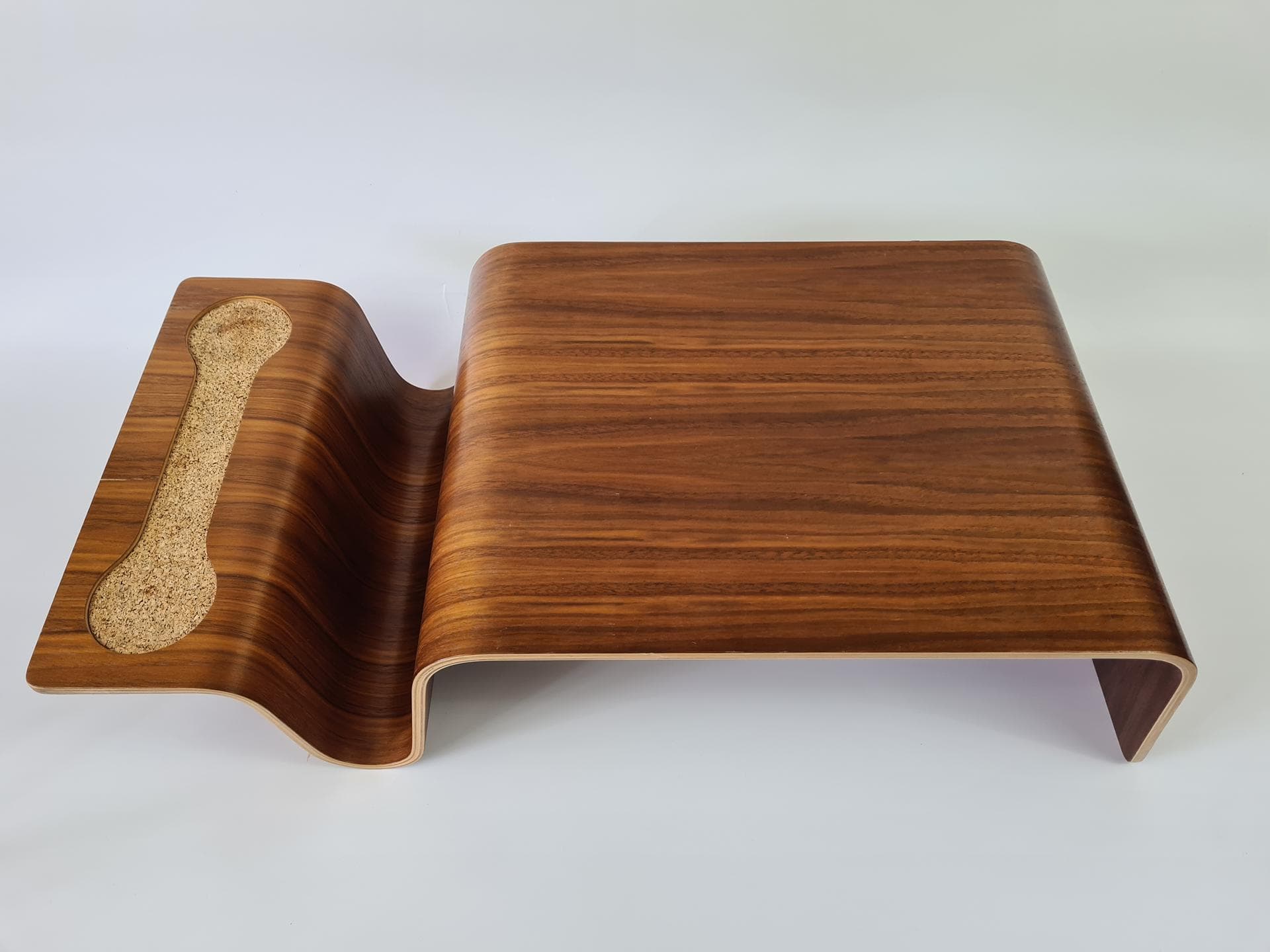 Stolik boczny Overlap Tray, sklejka orzech włoski, proj. E. Pfeiffer, Stany Zjednoczone, - 367750