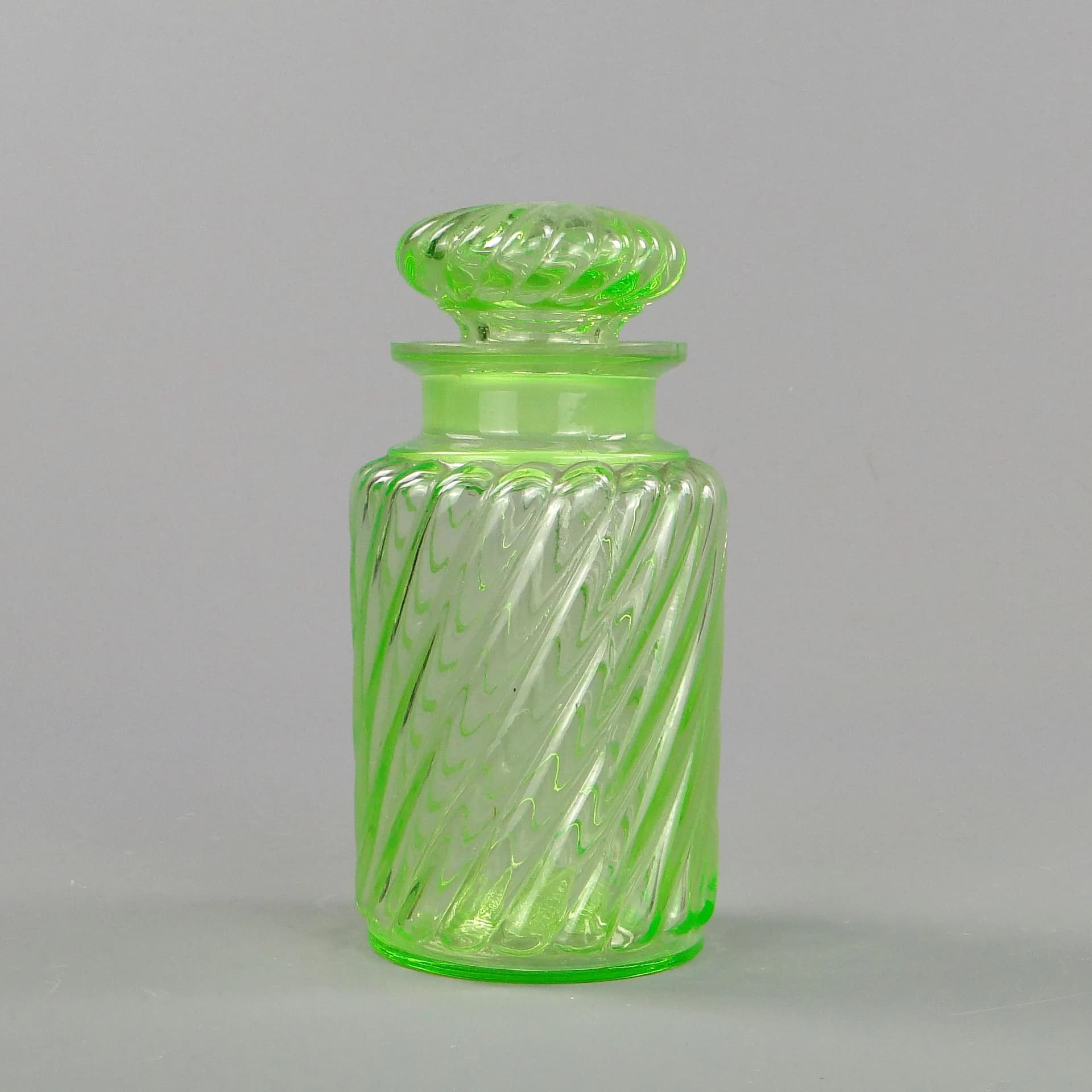 Tea Caddy Art Nouveau, green uranium glass, Poland, early 20th c. - 26792