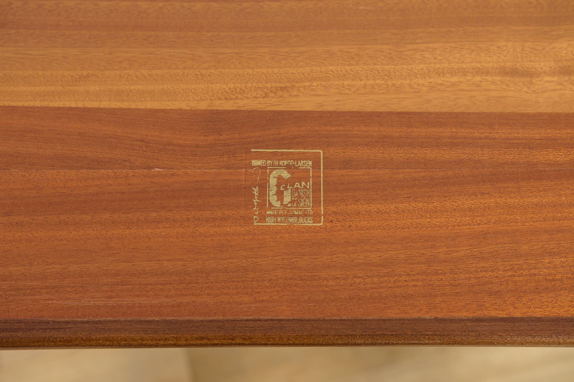 Stół rozkładany, teak brązowy, proj. I. Kofod-Larsen, G-Plan, Wielka Brytania, lata 60. - 368373
