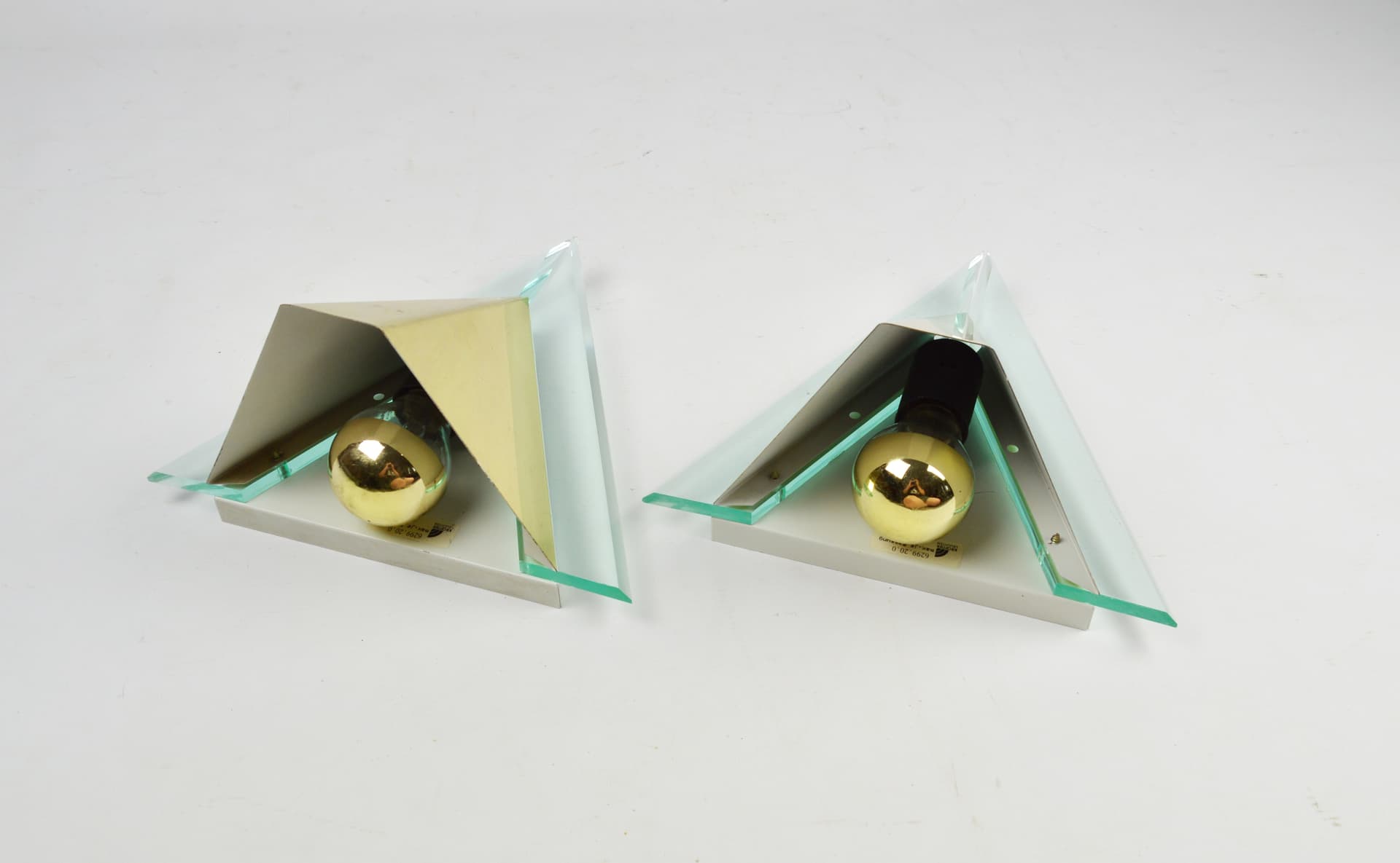 Para kinkietów geometrycznych, metal złoty, plexi przezroczysta niebieska, Niemcy, lata 80. - 368586