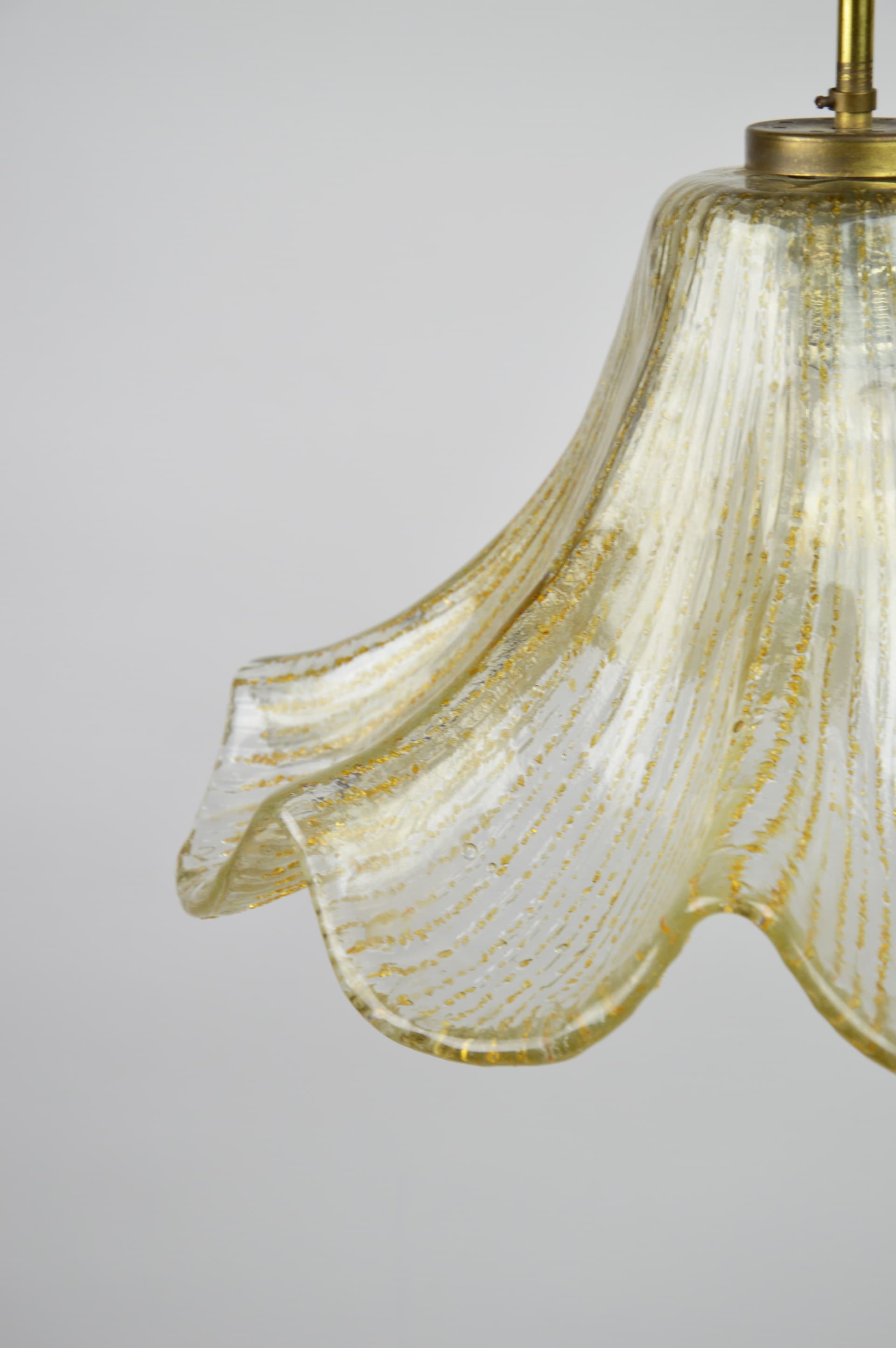 Lampa wisząca, szkło biały przezroczysty, mosiądz złoty, lata 70. - 368620