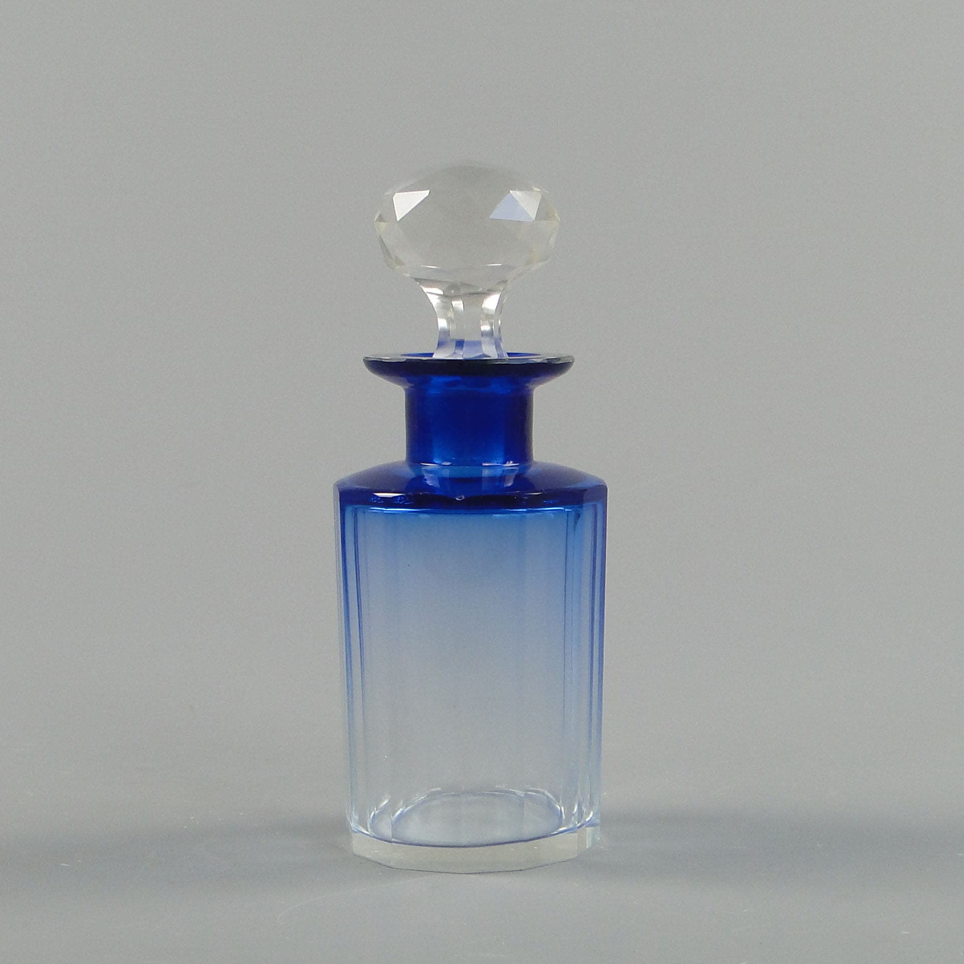 Flakon dekoracyjny, kryształ niebieski przezroczysty, Czechosłowacja, początek XX w. - 368730