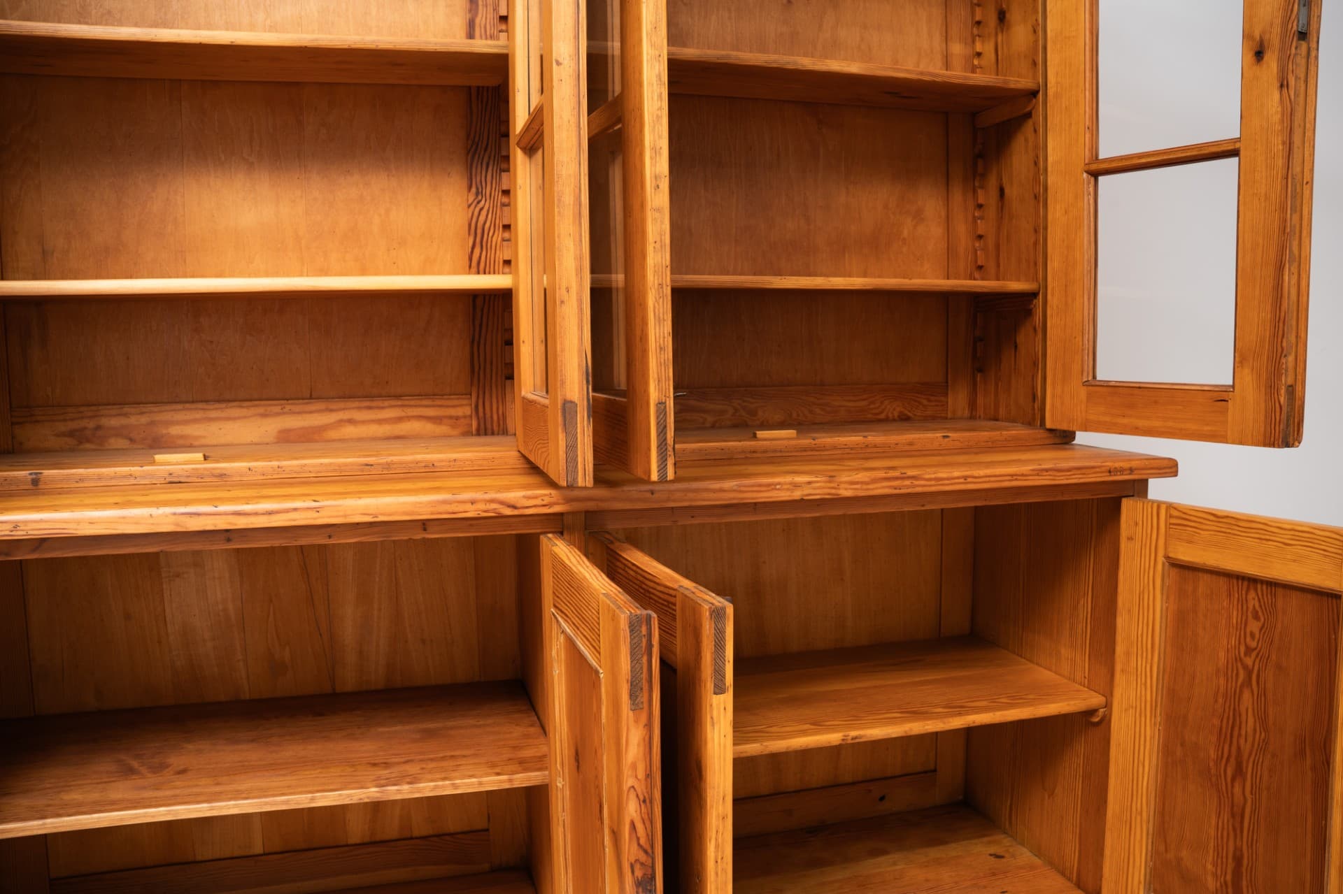 Biblioteka szkolna, brązowy, drewno sosna, szkło, Polska, początek XX w. - 368873