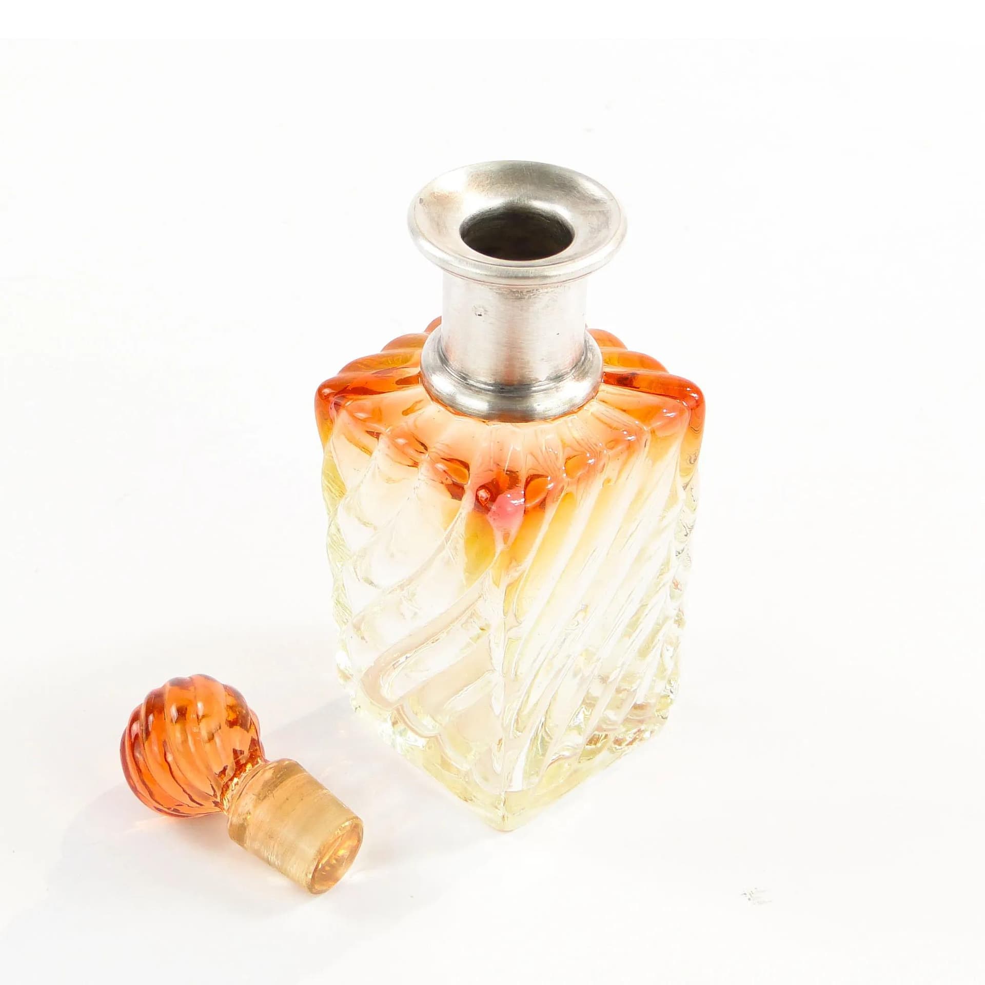 Flakon perfum secesyjny, kryształ pomarańczowy, srebro, Baccarat, Francja, początek XX w. - 368992