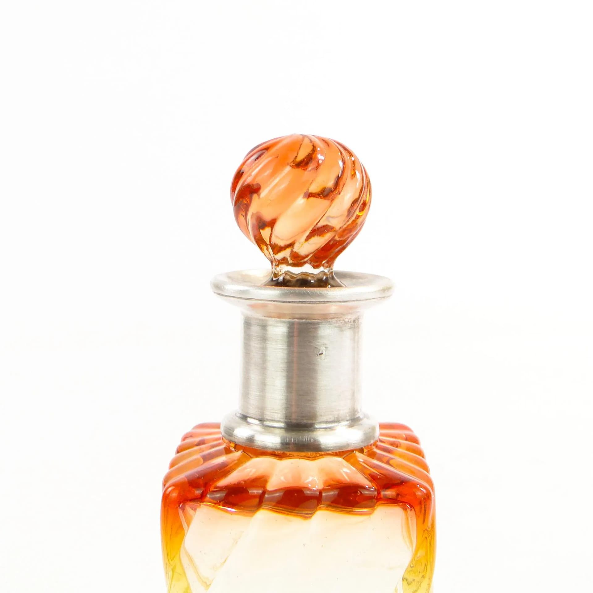 Flakon perfum secesyjny, kryształ pomarańczowy, srebro, Baccarat, Francja, początek XX w. - 368988