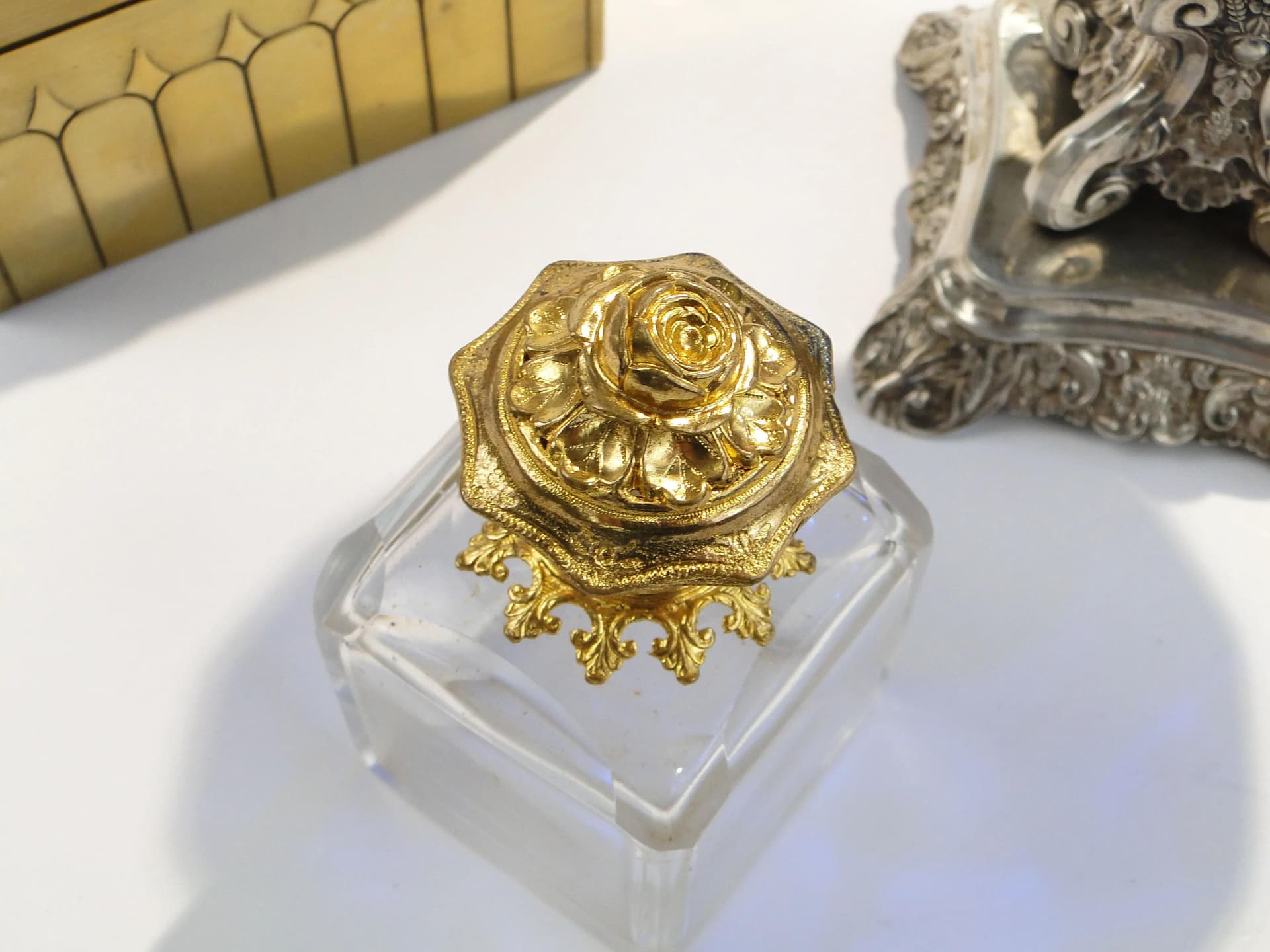 Flakon na perfumy, styl Ludwika Filipa, kryształ przezroczysty, metal złocony, Francja, XIX w. - 369038