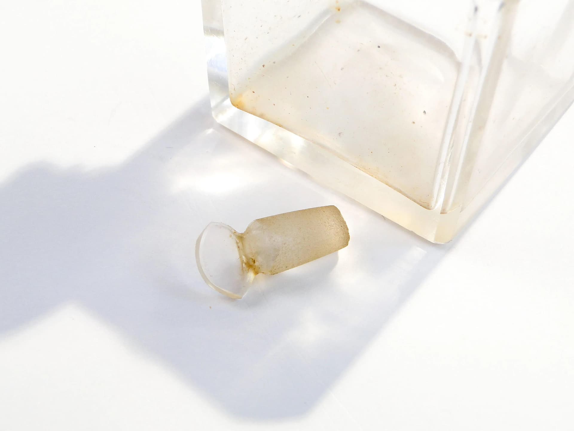 Flakon na perfumy, styl Ludwika Filipa, kryształ przezroczysty, metal złocony, Francja, XIX w. - 369045