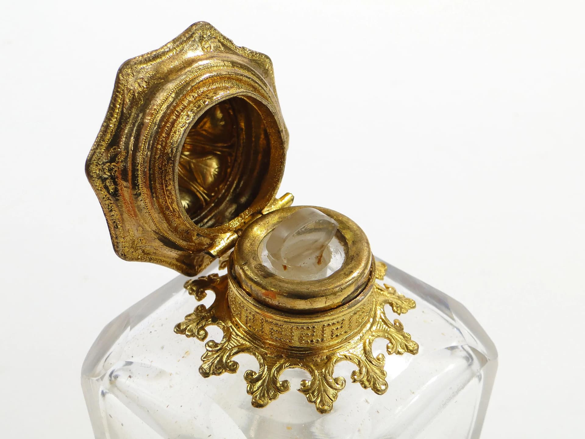 Flakon na perfumy, styl Ludwika Filipa, kryształ przezroczysty, metal złocony, Francja, XIX w. - 369044