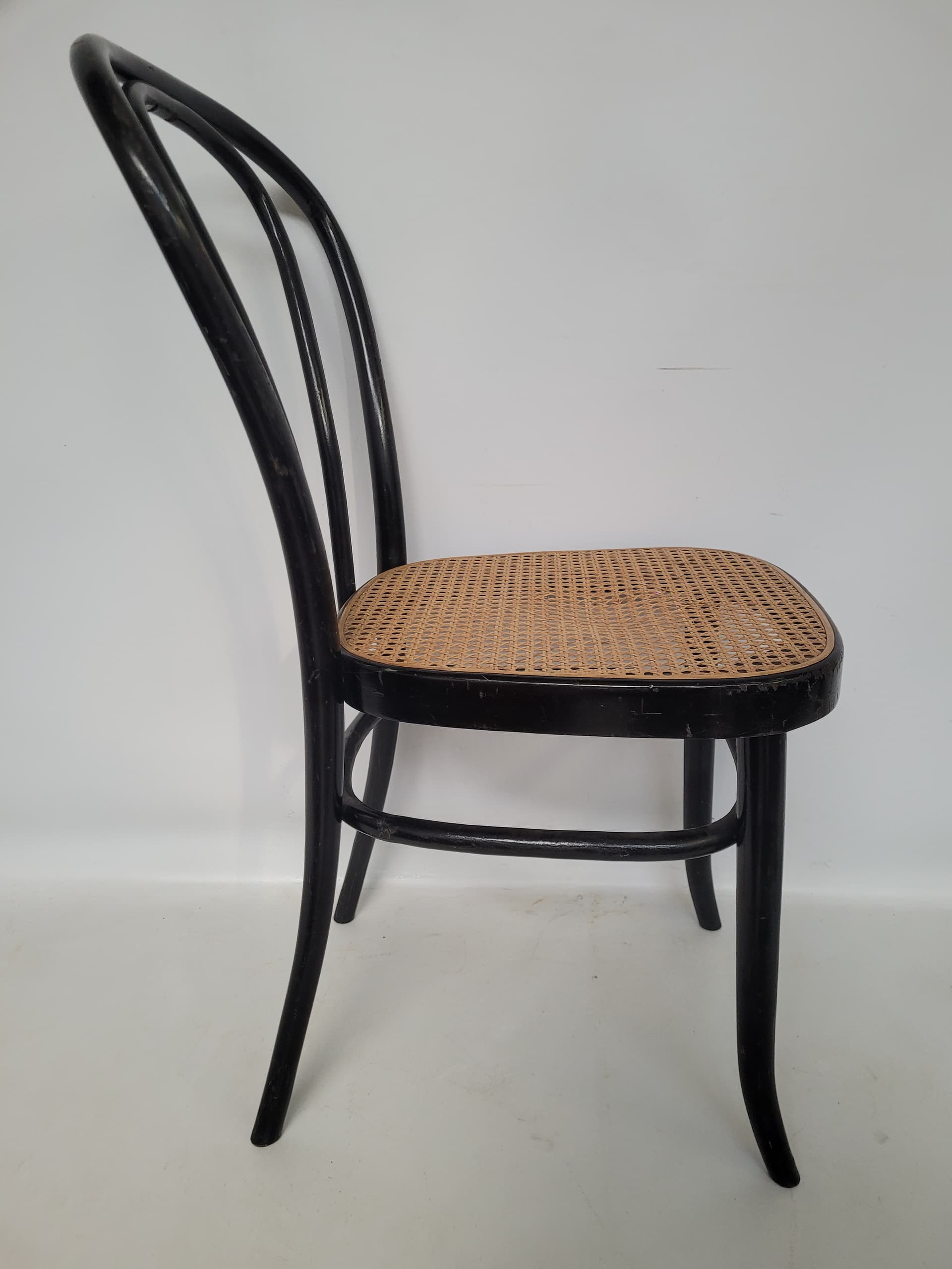 Krzesło gięte, czarny buk, rafia brązowa, Thonet, początek XX w. - 369133