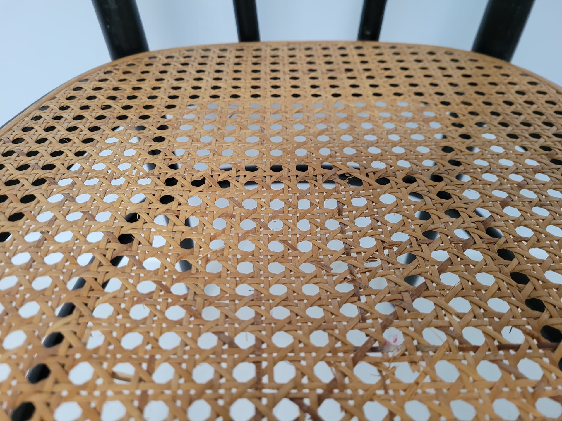 Krzesło gięte, czarny buk, rafia brązowa, Thonet, początek XX w. - 369136