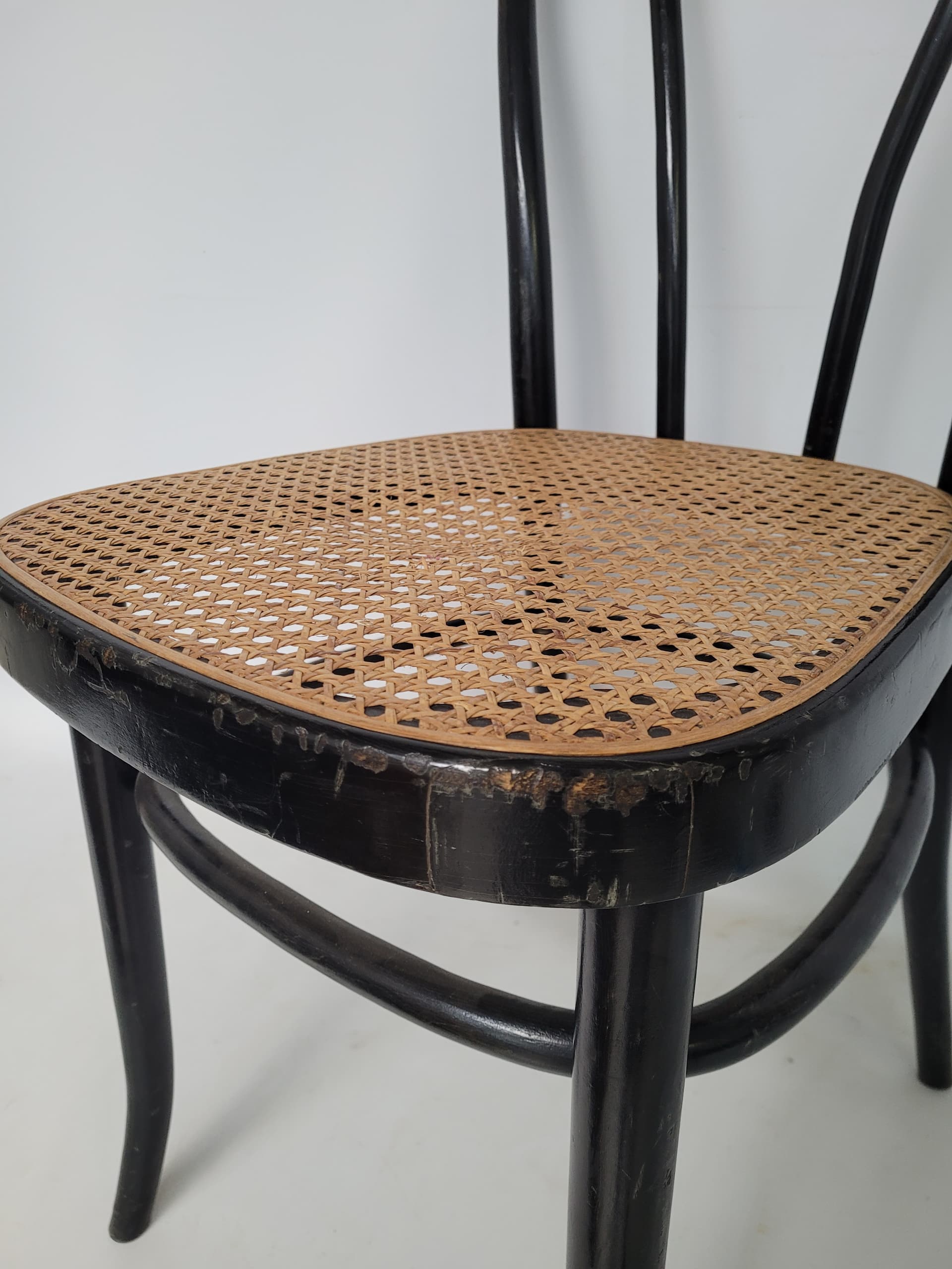 Krzesło gięte, czarny buk, rafia brązowa, Thonet, początek XX w. - 369132