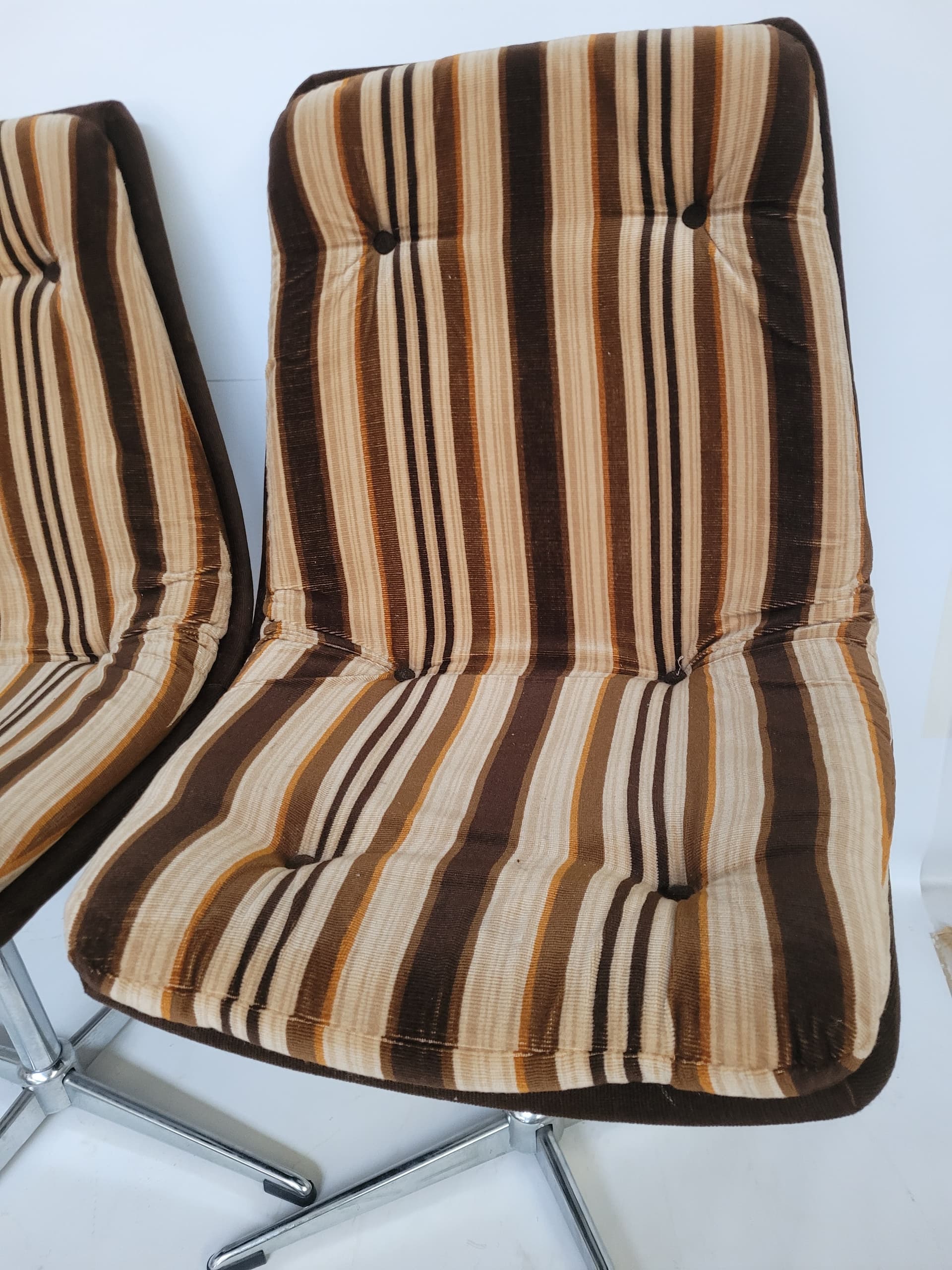 Fotel obrotowy, welur brązowy, stal chromowana, lata 70. - 369421
