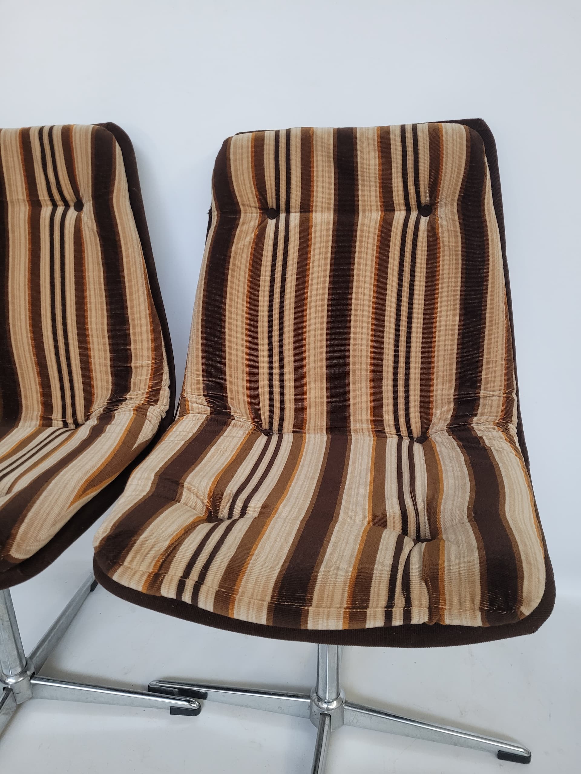 Fotel obrotowy, welur brązowy, stal chromowana, lata 70. - 369420