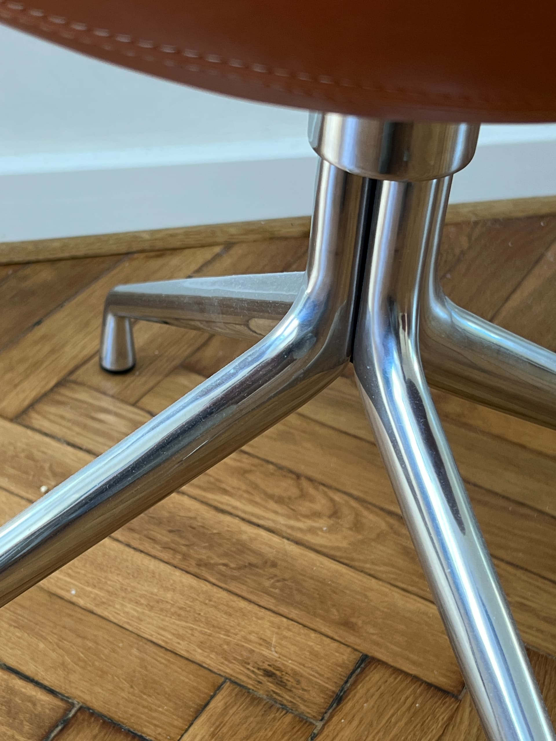 Fotel biurowy AAC 121 Soft Duo, brązowy i szary, aluminium i skóra licowa, HAY - 369440