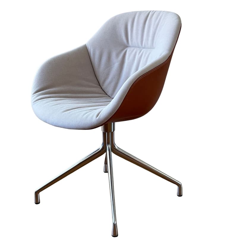 Fotel biurowy AAC 121 Soft Duo, brązowy i szary, aluminium i skóra licowa, HAY