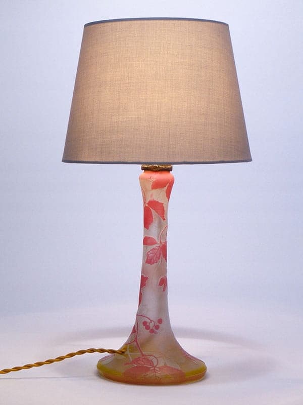 Lampa stołowa Daum Nancy, szkło kameliowe różowy biały żółty, Francja, początek XX w. - 369576