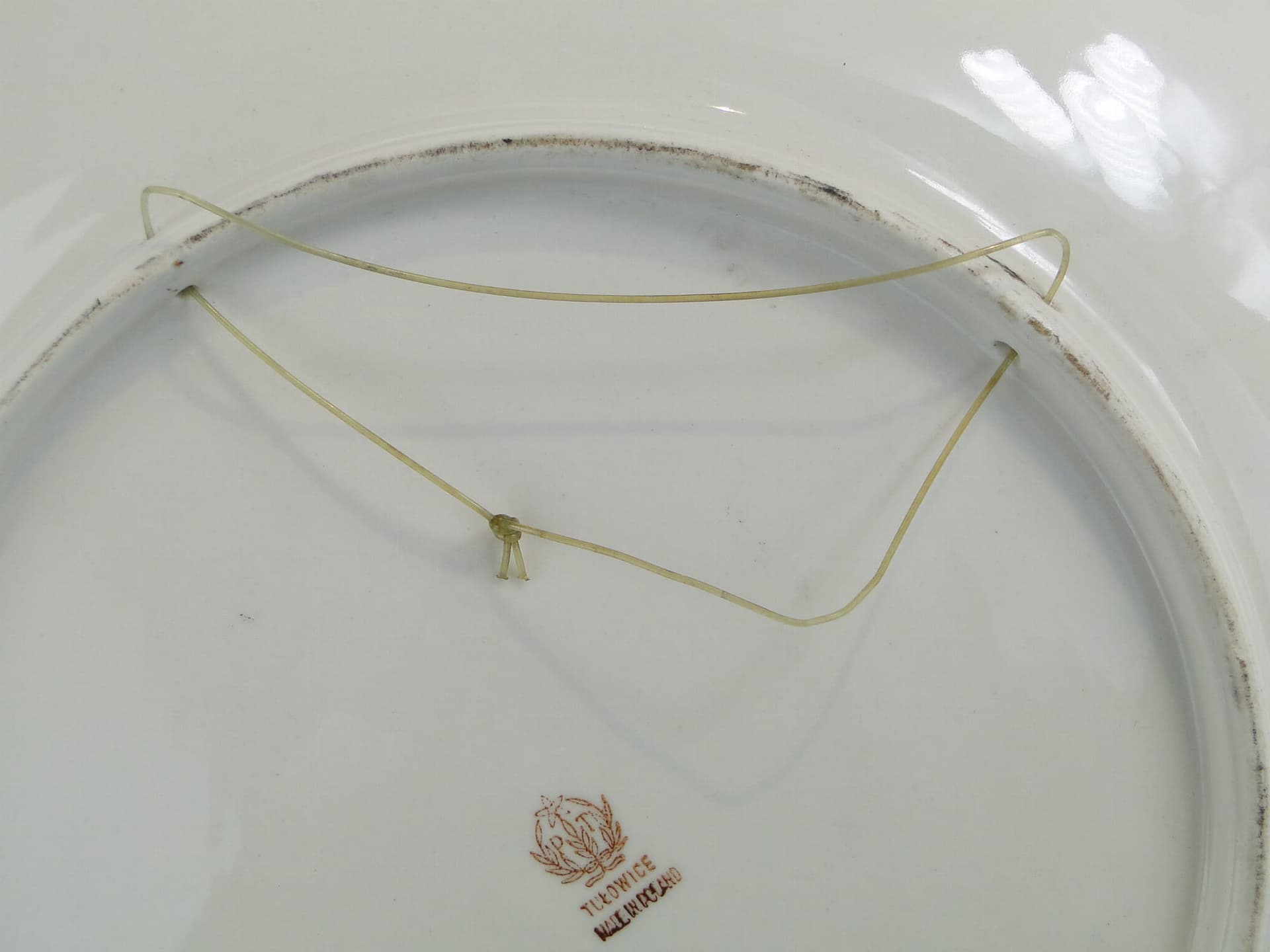Patera dekoracyjna Skrzypek, czarny biały, porcelit, Tułowice, Polska, lata 60. - 369587
