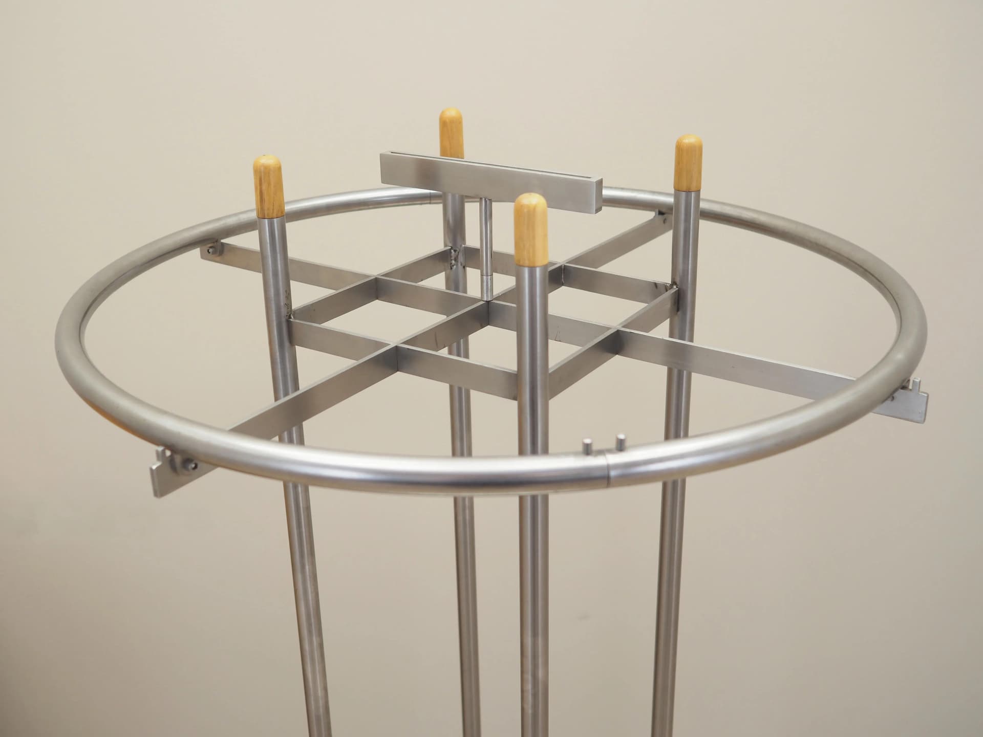 Wieszak stojący, minimalizm, metal srebrny, Dania, lata 90. - 27096