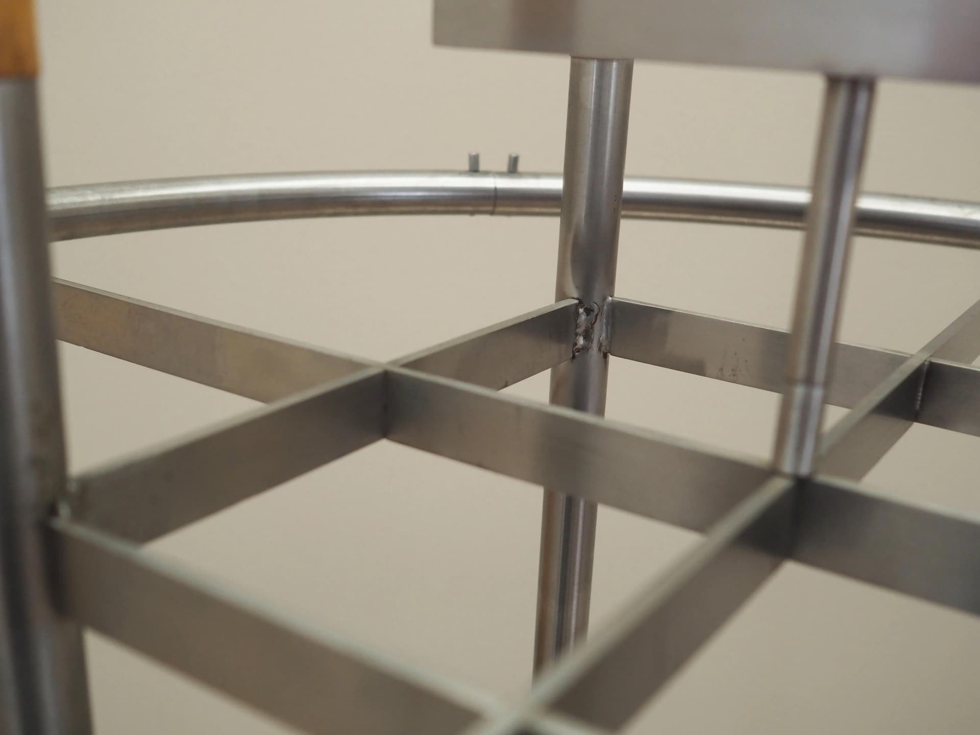 Wieszak stojący, minimalizm, metal srebrny, Dania, lata 90. - 27098