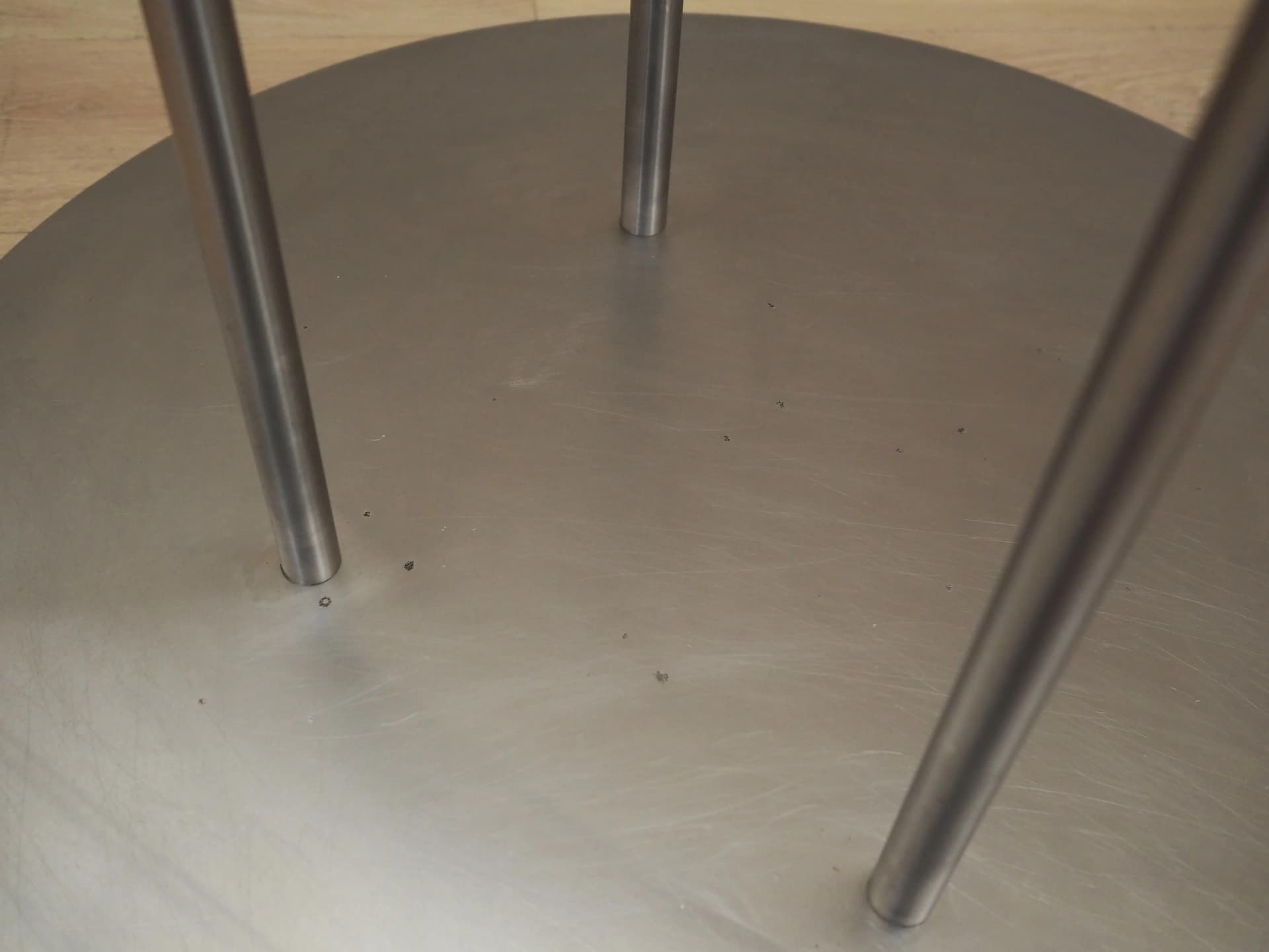 Wieszak stojący, minimalizm, metal srebrny, Dania, lata 90. - 27102