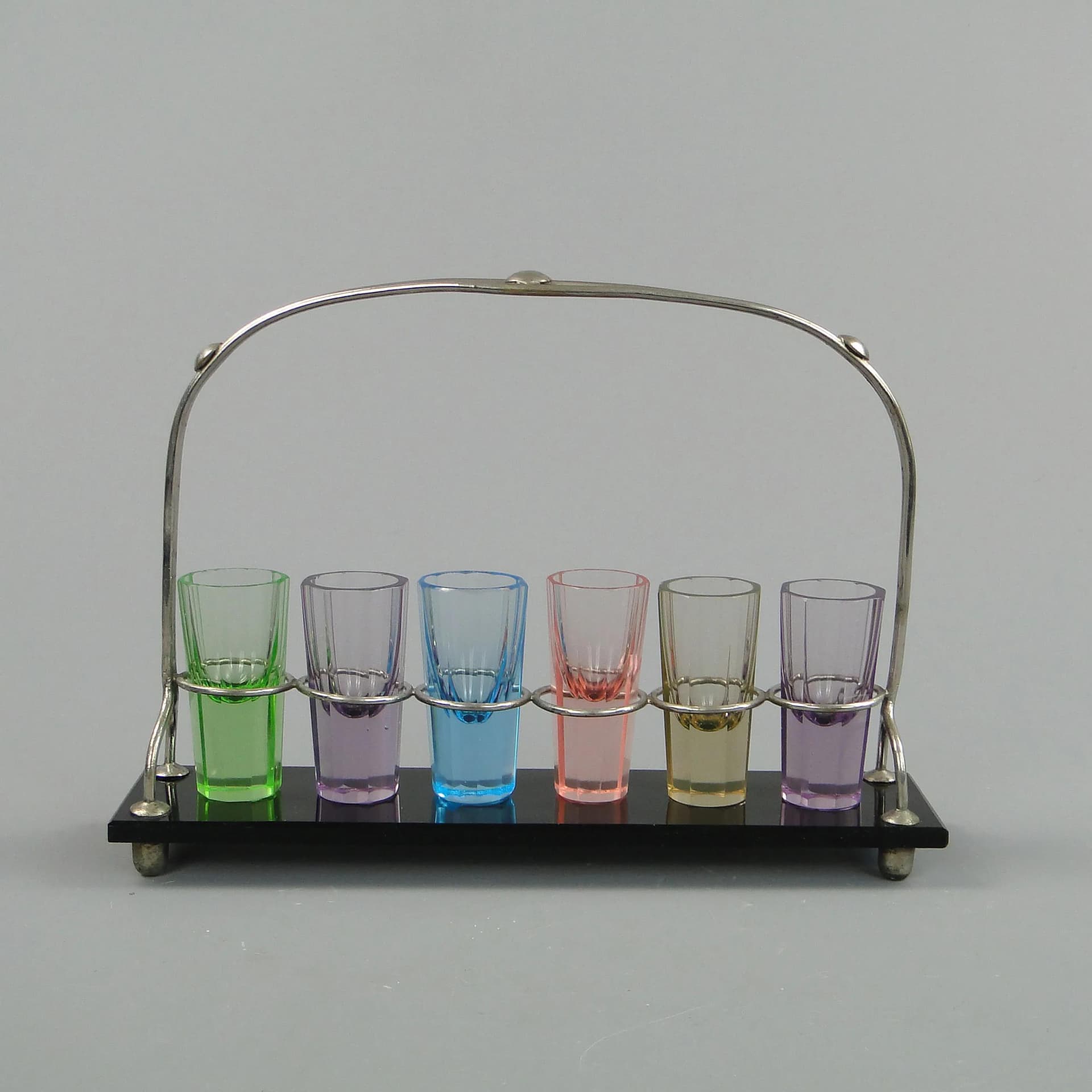 Komplet kieliszków Art Deco, szkło kryształowe wielobarwne, szkło hialitowe czarne, Czechy, lata 20.