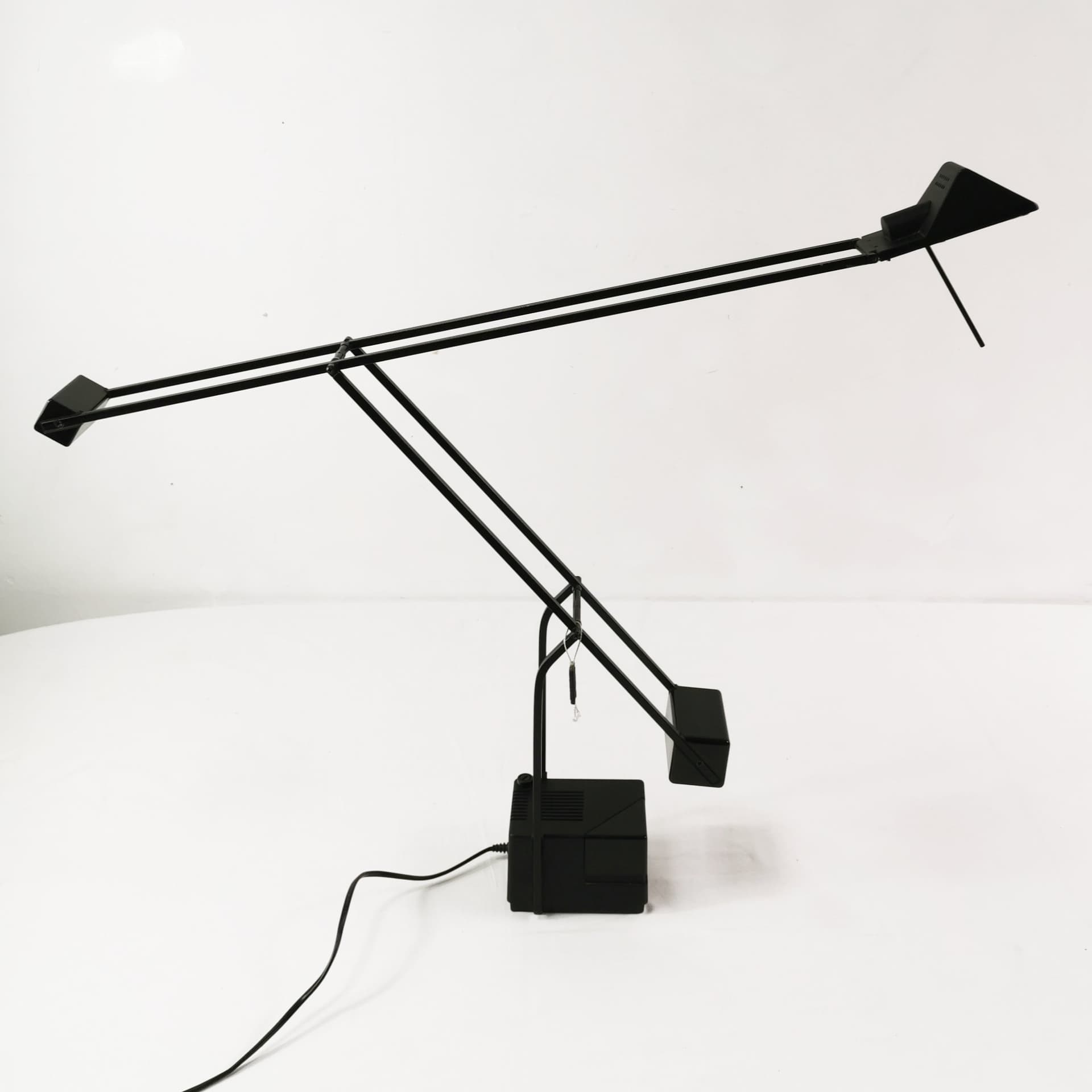 Lampka biurkowa modernistyczna, czarny, metal plastik, Fase, Hiszpania, lata 70. - 370119