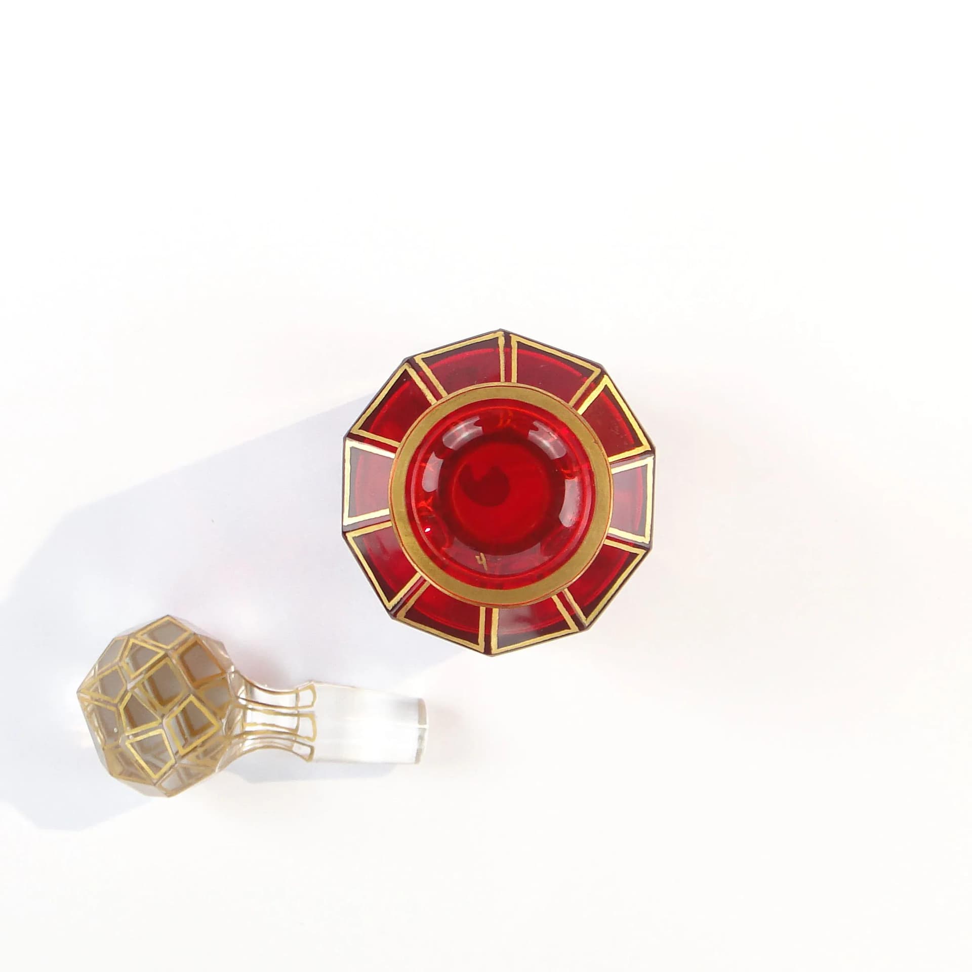 Karafka Napoleon III, szkło rubinowe, złocenie, Baccarat, Francja, XIX w. - 370216