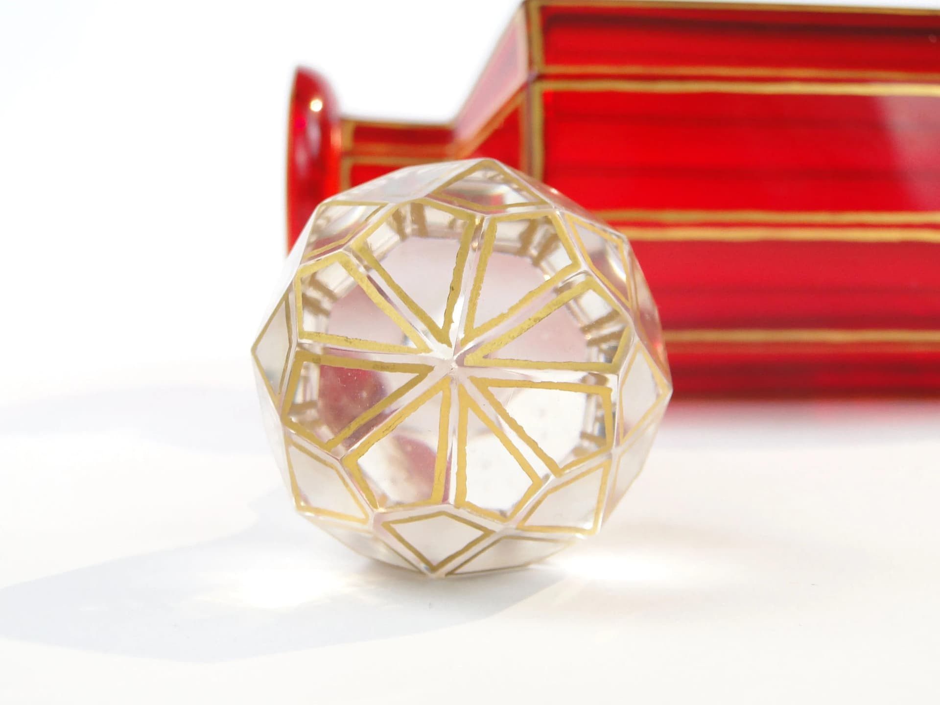Karafka Napoleon III, szkło rubinowe, złocenie, Baccarat, Francja, XIX w. - 370217