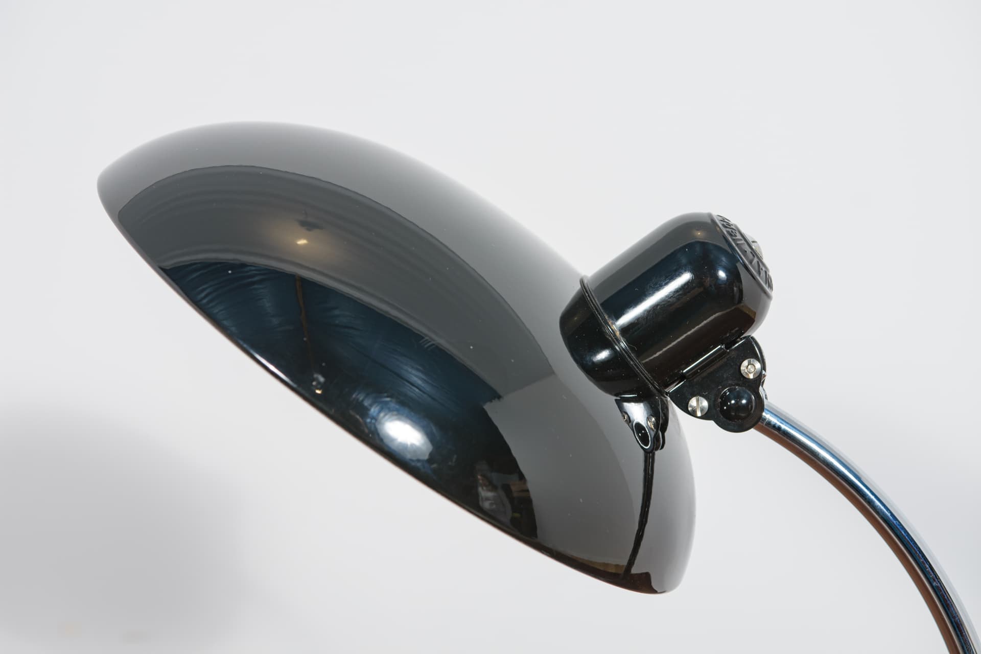 Lampa biurkowa Kaiser Idell 6631R Luxus, metal czarny, stal polerowana srebrna, proj. C. Dell, Kaiser Leuchten, Dania, lata 30. - 370252